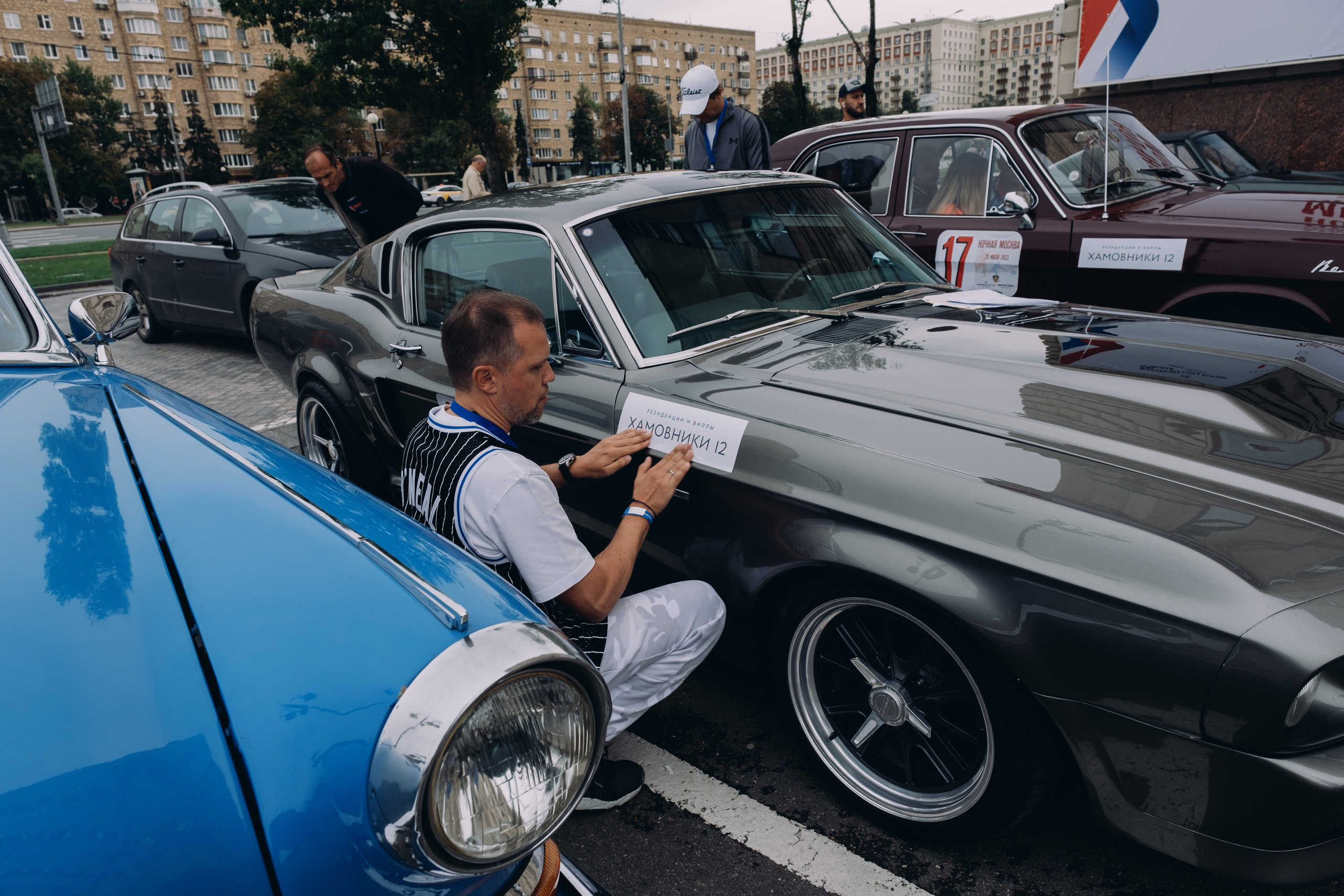 Ретро-ралли «Ночная Москва — 2023». Репортажный и портретный фотограф в Москве Илья Спиридонов