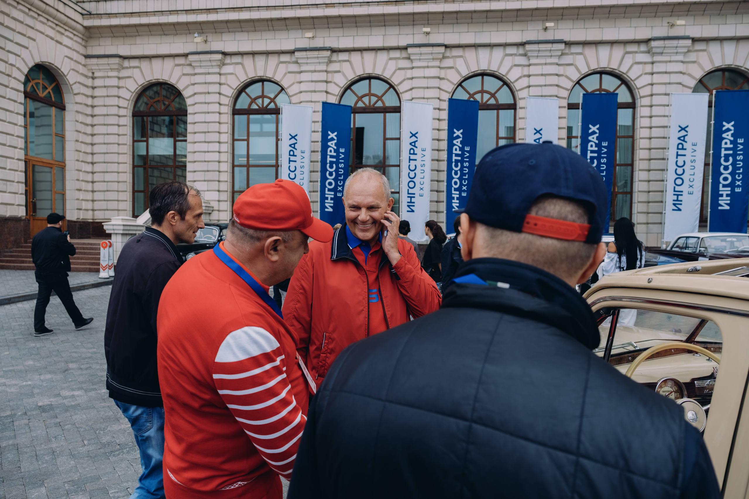 Ретро-ралли «Ночная Москва — 2023». Репортажный и портретный фотограф в Москве Илья Спиридонов