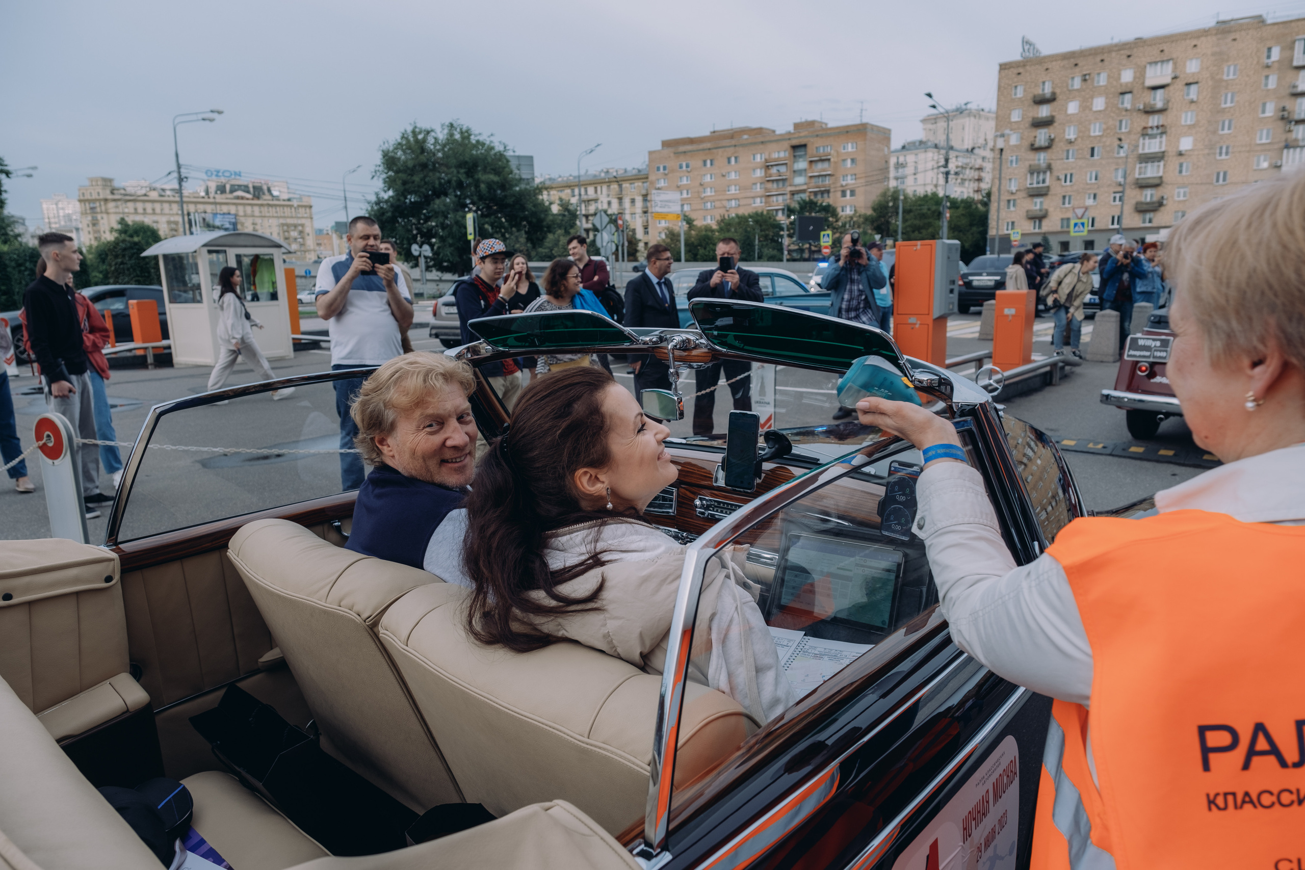 Ретро-ралли «Ночная Москва — 2023». Репортажный и портретный фотограф в Москве Илья Спиридонов