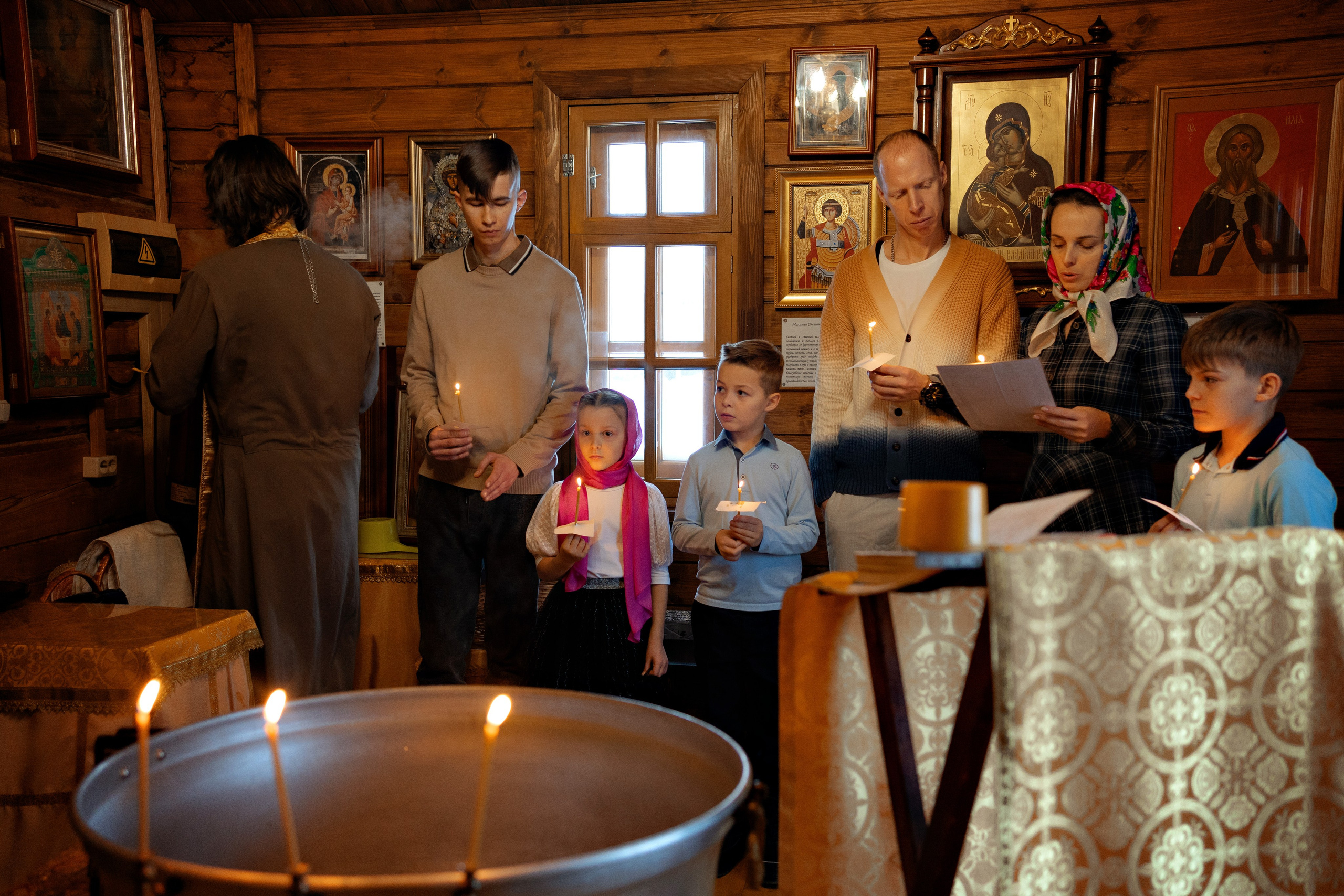 Таинство Крещения в храме Преподобного Сергия Радонежского в Новых Ватутинках…. Семейный и детский фотограф в Москве Екатерина Офицерова