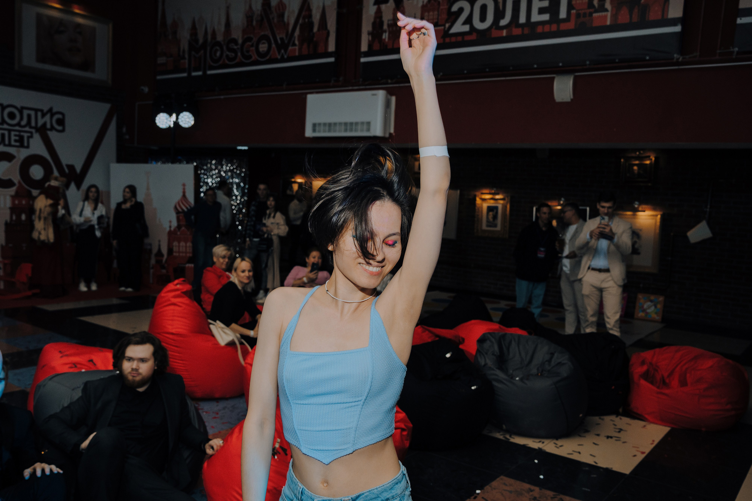 20 ЛЕТ МЕГАПОЛИС ЧЕЛЯБИНСК ХЕДЛАЙНЕР ЕЛКА. Репортажный фотограф Зуев Роман г. Челябинск