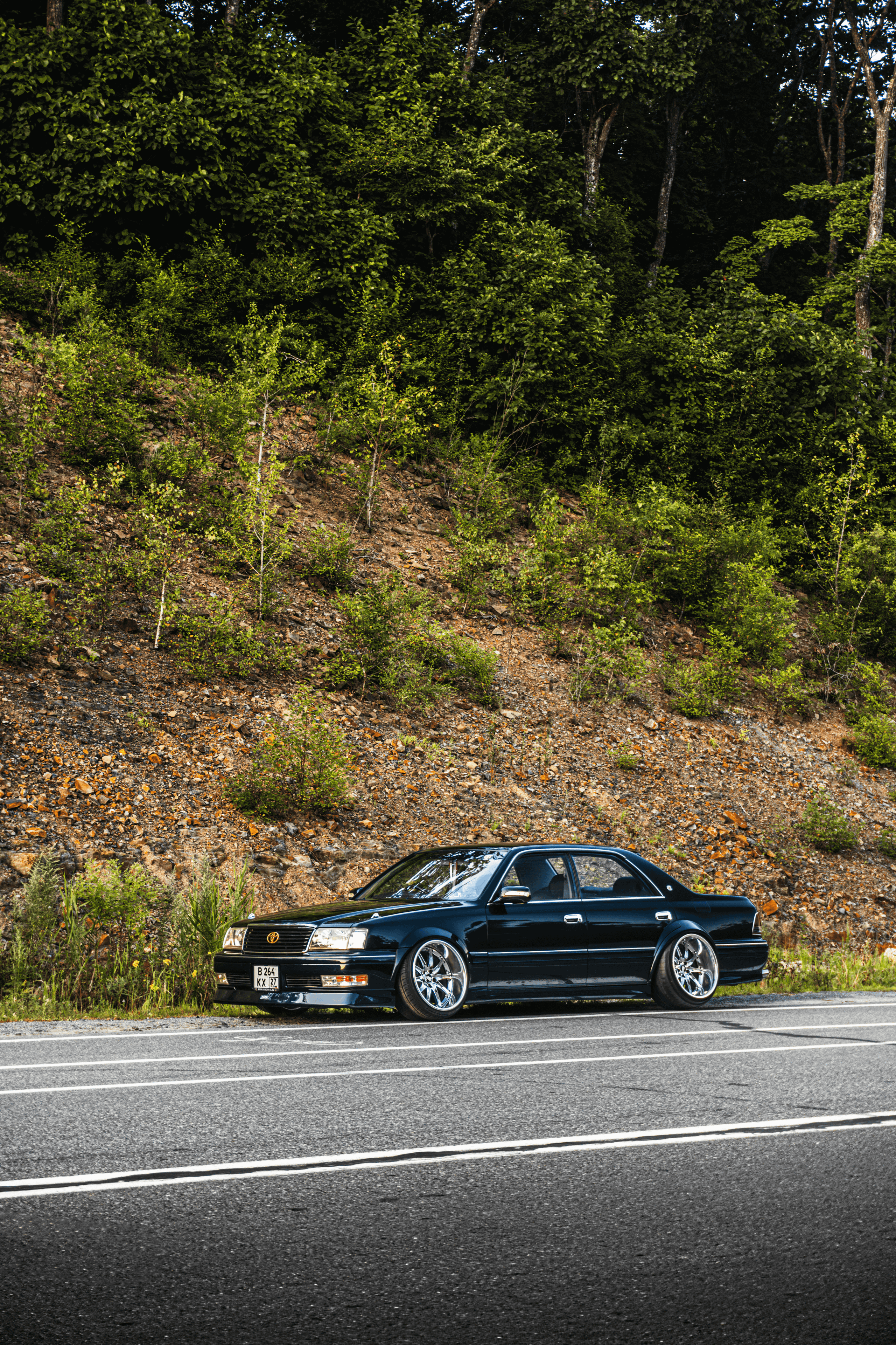 Toyota Crown S155: бриллиант в стенс-короне Владивостока