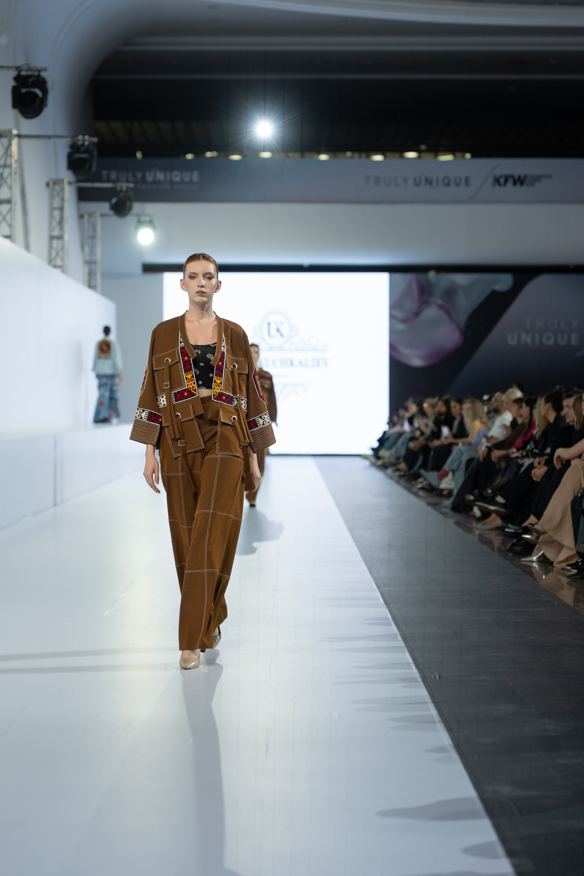 Umed Kuchkaliev. Сайт Алматинского НЮ АРТ, будуар и фэшн фотографа Дениса Карпенко