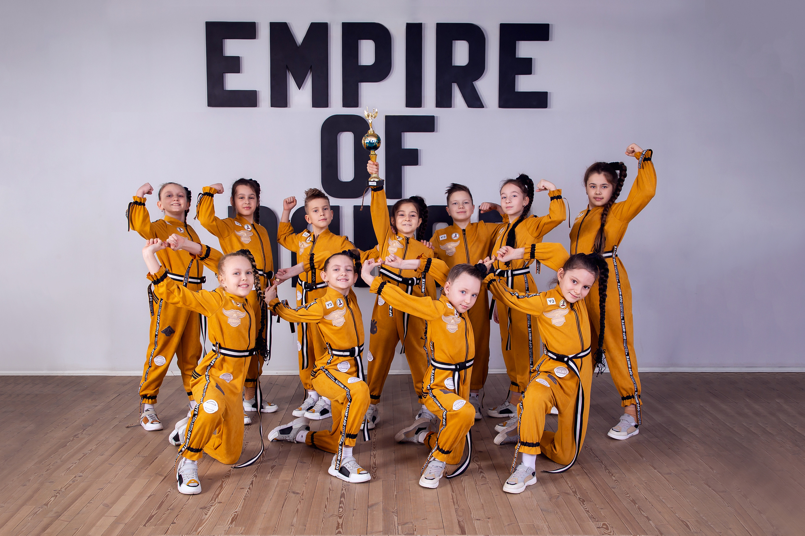 Коллектив «Империя танца». Фотограф Любава Колесник. Выпускные альбомы в Крымском районе