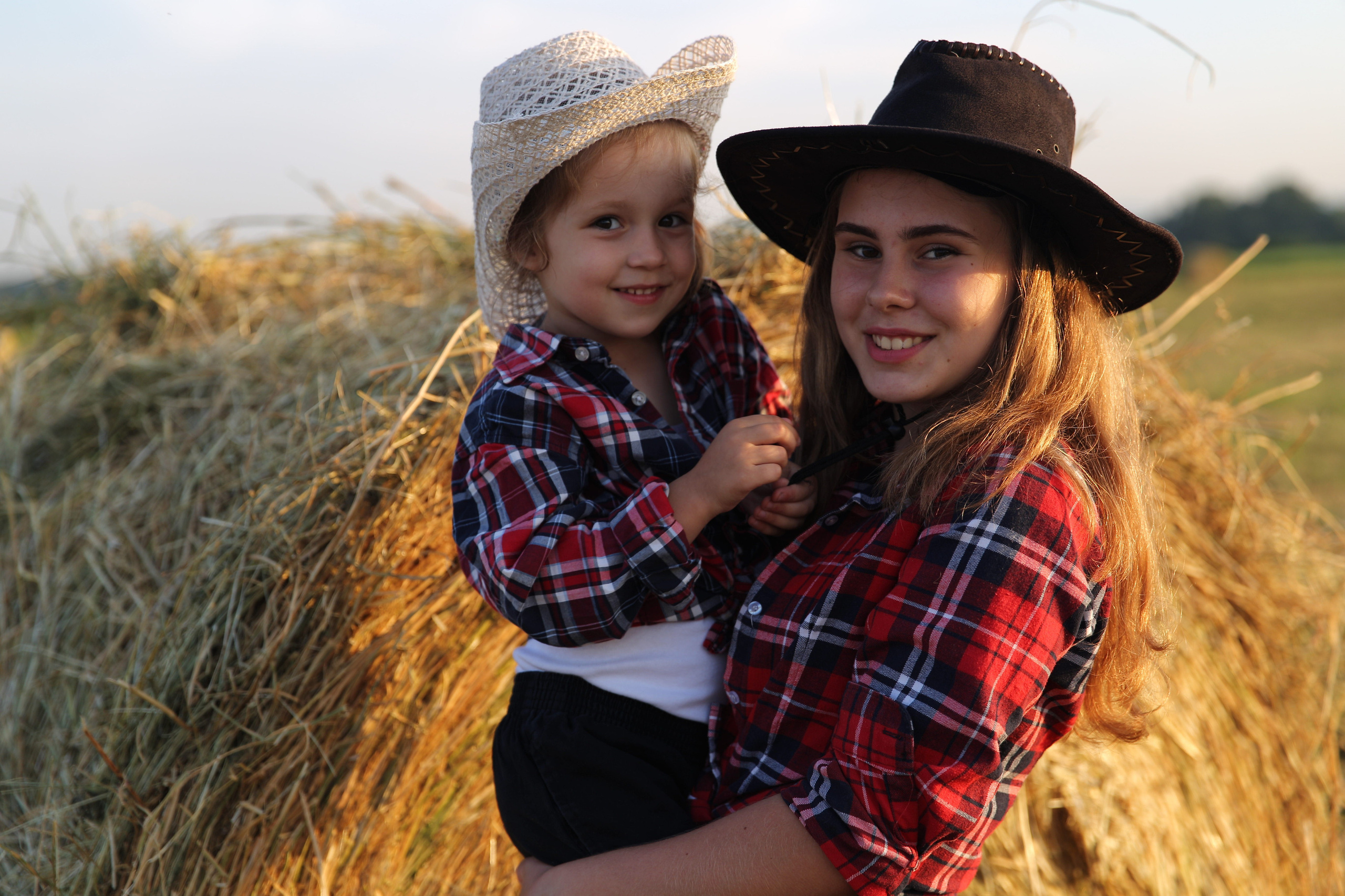 Творческие. Фотограф Любава Колесник. Выпускные альбомы в Крымском районе