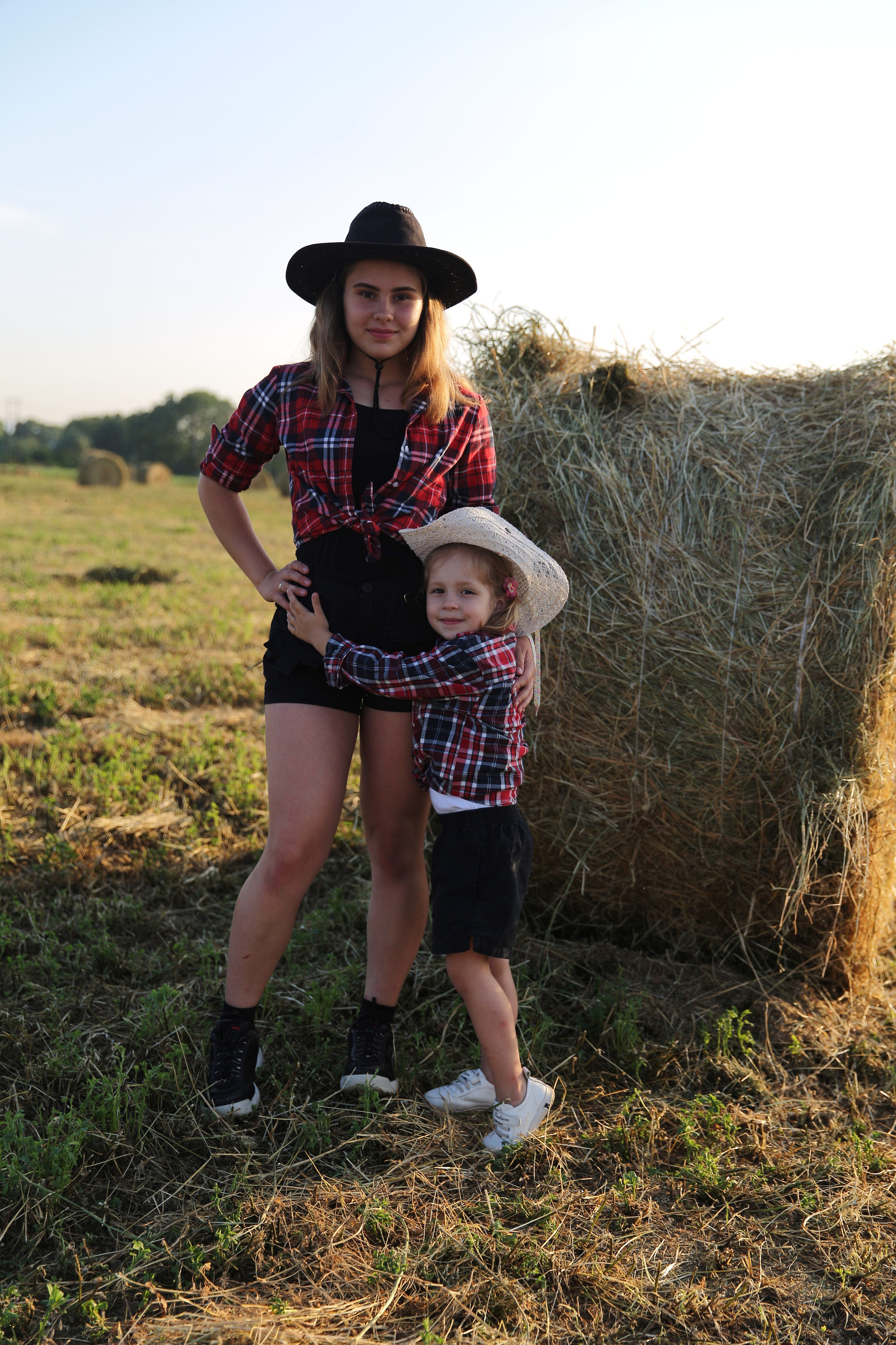 Творческие. Фотограф Любава Колесник. Выпускные альбомы в Крымском районе
