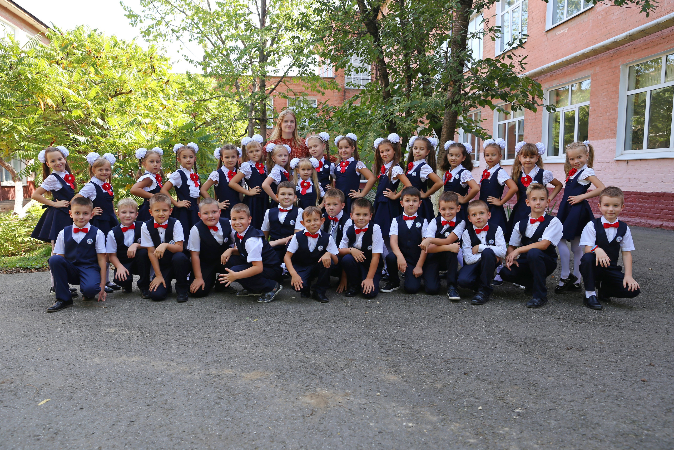 Фотосессия в начальной школе Крымск. Фотограф Любава Колесник. Выпускные альбомы в Крымском районе