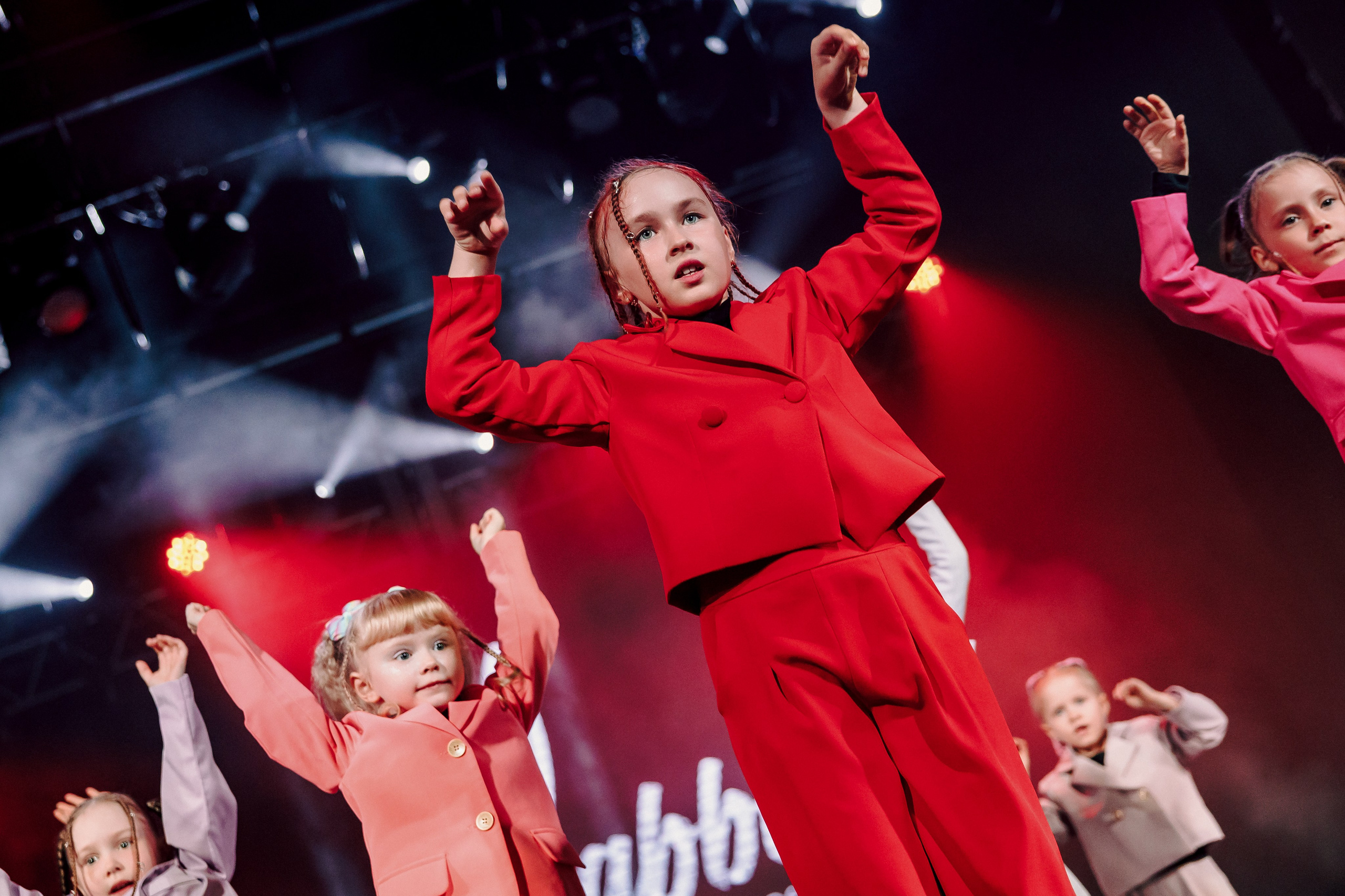 Отчётный концерт танцевальной школы «Red Rabbits» 2025. Лёшка Варзегов — фотограф