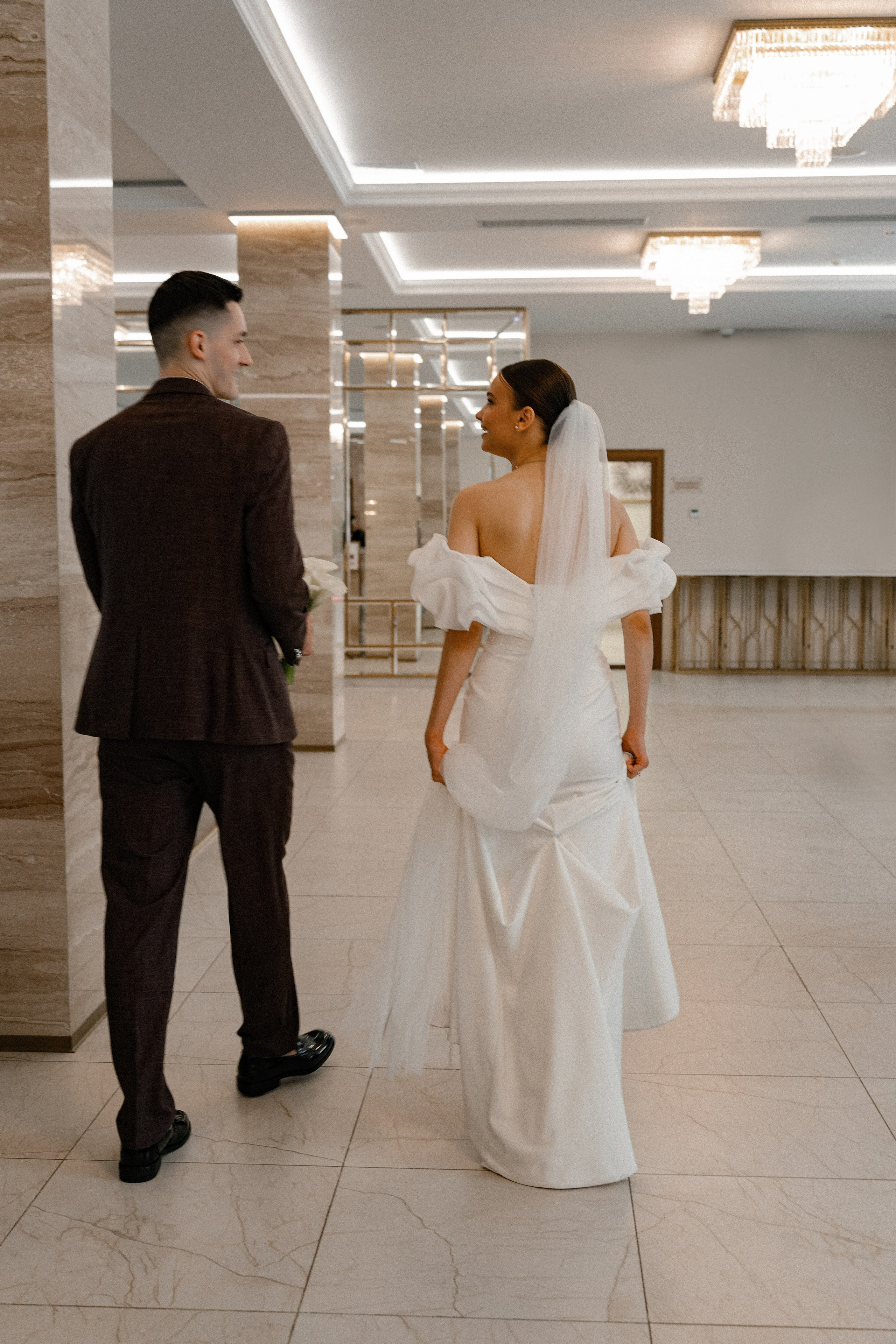 Свадебная фотосессия в Бутырском ЗАГС (Дворец Бракосочетания № 4) и прогулка в отеле Solux (Солюкс)