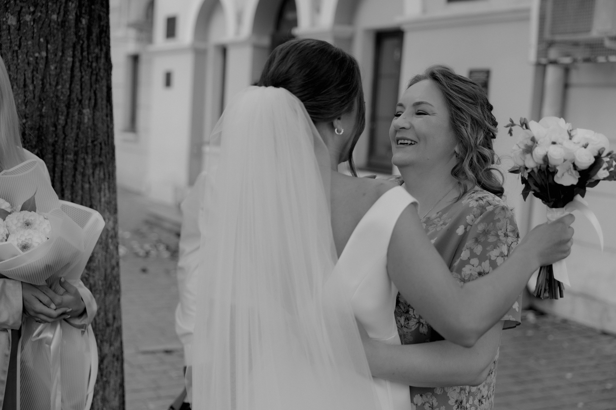 Софья и Андрей. Роспись в Суздале и фотосессия на кабриолете. Свадебный фотограф Аня Милграм