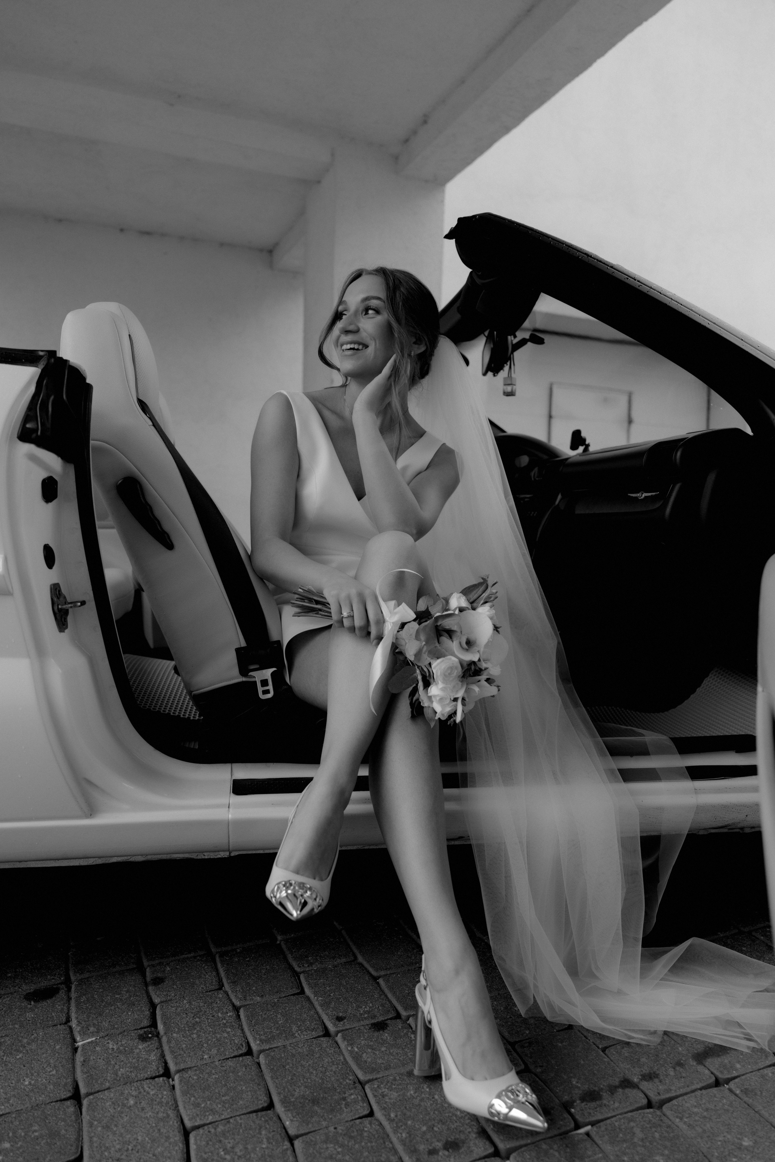 Софья и Андрей. Роспись в Суздале и фотосессия на кабриолете. Свадебный фотограф Аня Милграм