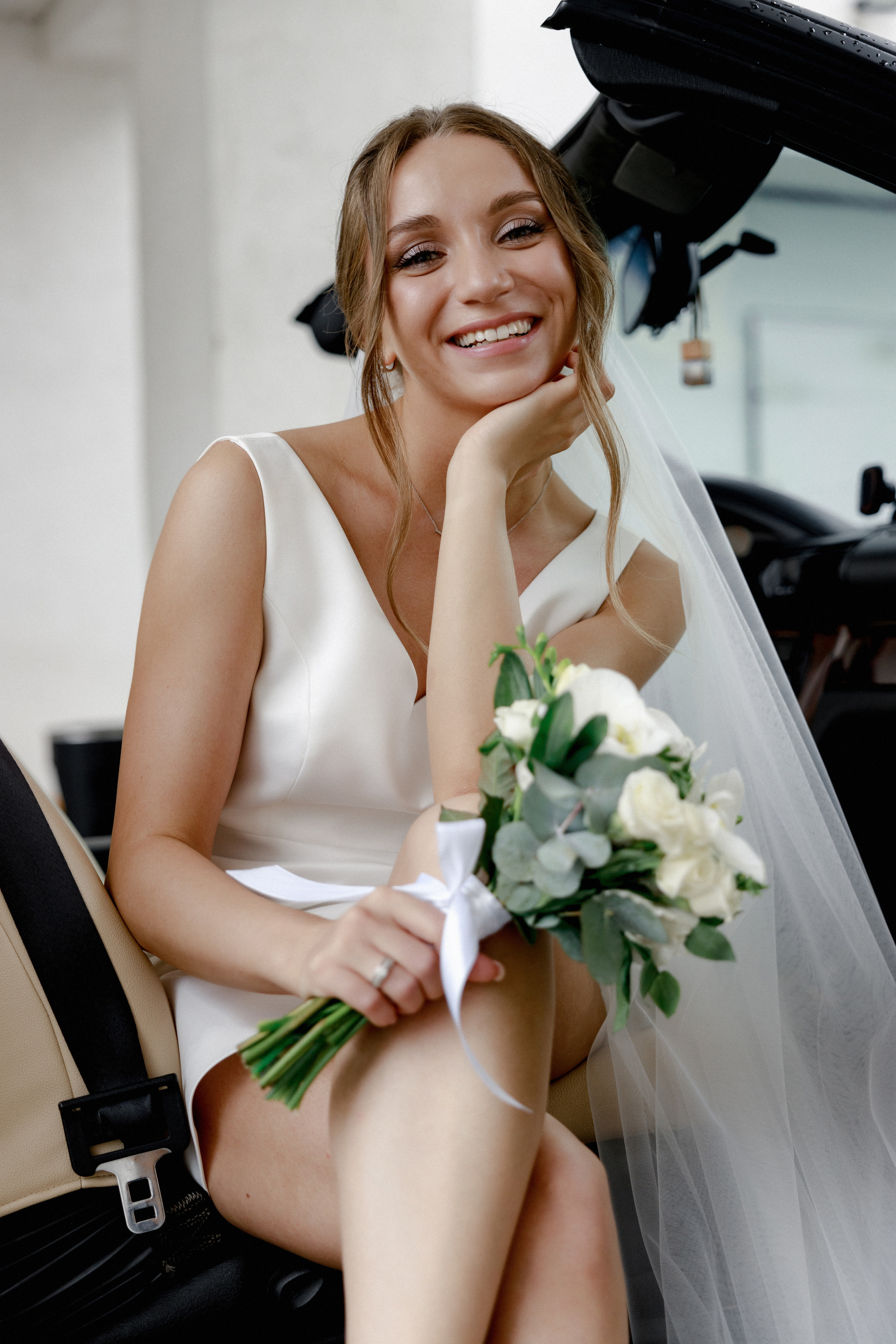 Софья и Андрей. Роспись в Суздале и фотосессия на кабриолете. Свадебный фотограф Аня Милграм