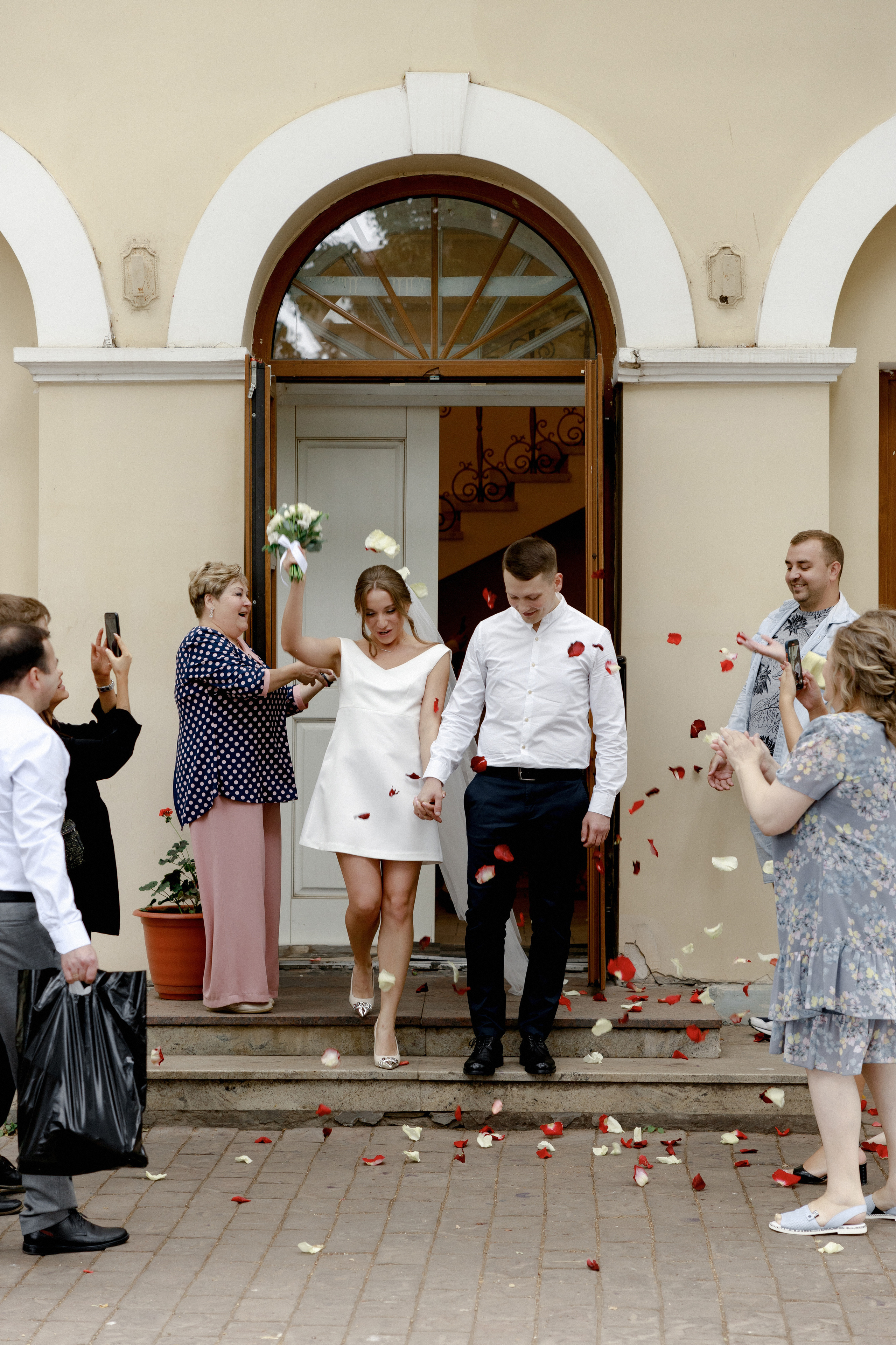 Софья и Андрей. Роспись в Суздале и фотосессия на кабриолете. Свадебный фотограф Аня Милграм