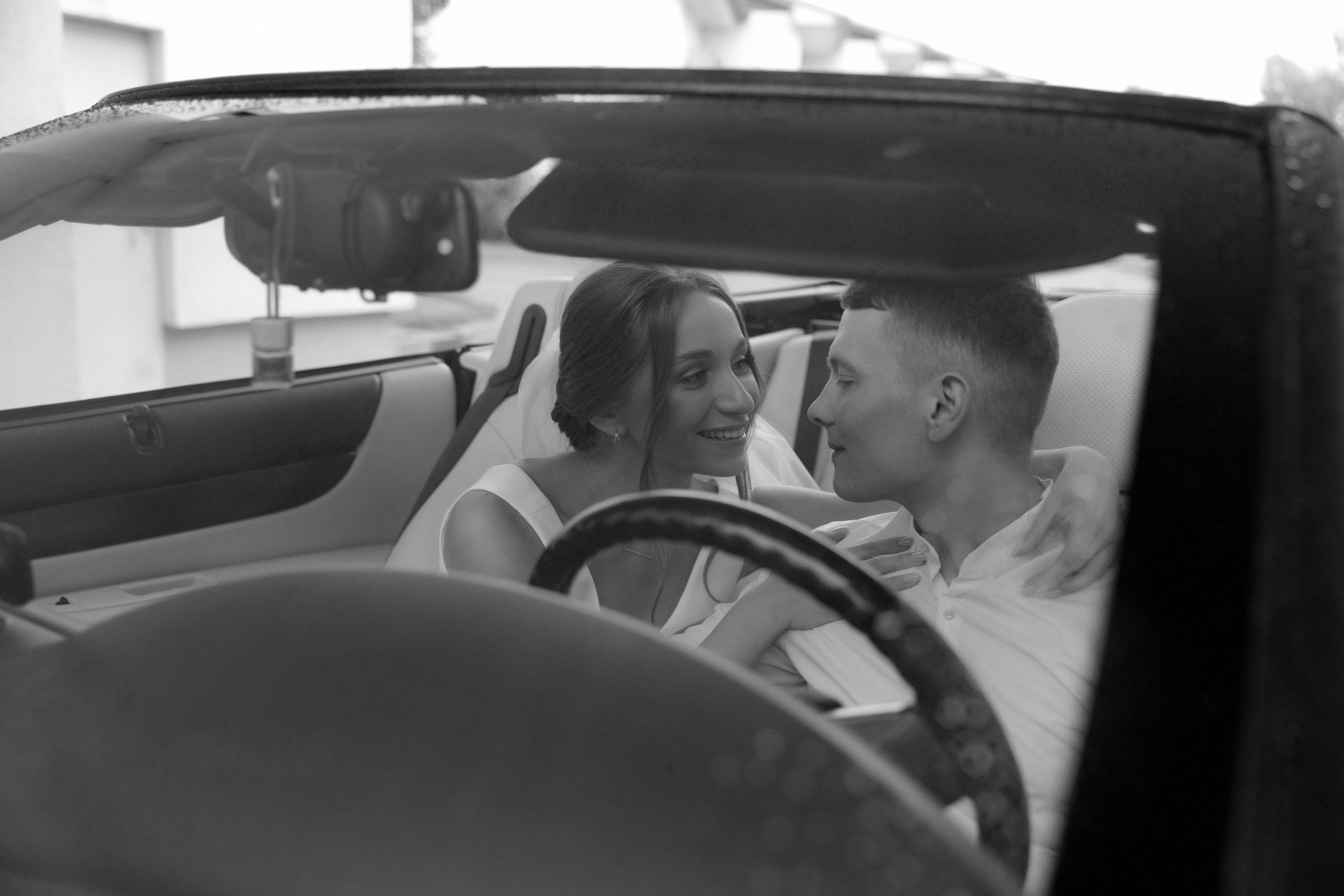 Софья и Андрей. Роспись в Суздале и фотосессия на кабриолете. Свадебный фотограф Аня Милграм