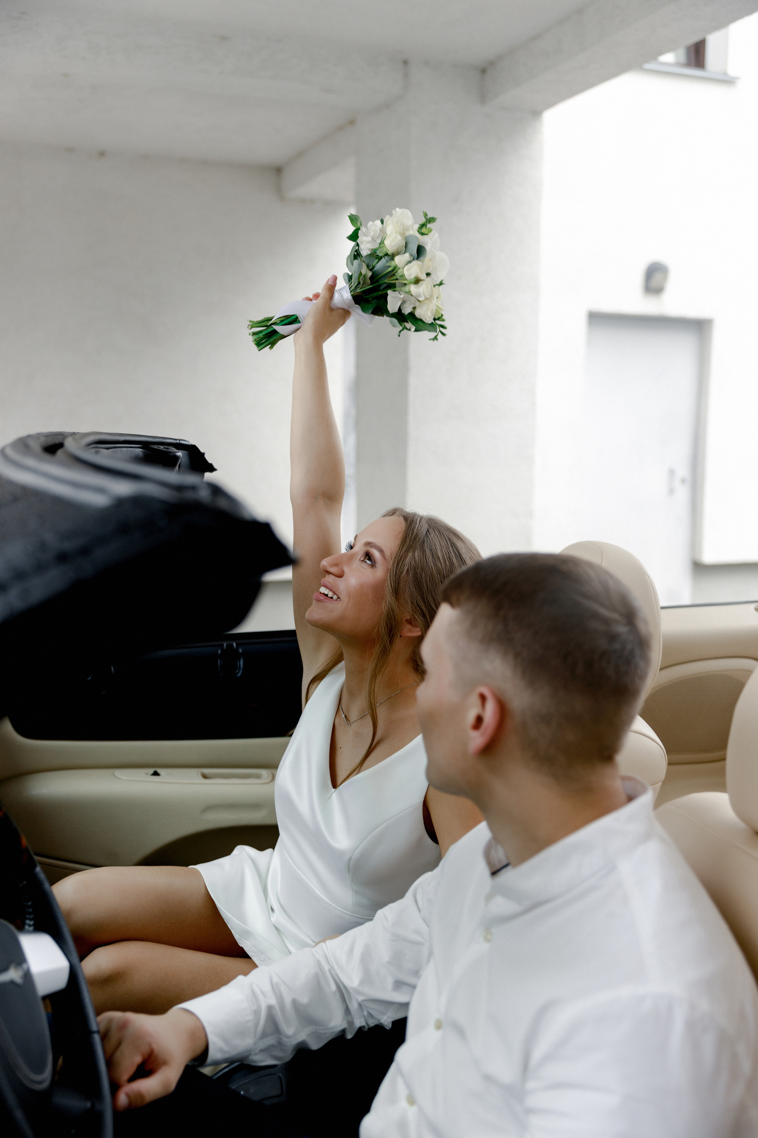 Софья и Андрей. Роспись в Суздале и фотосессия на кабриолете. Свадебный фотограф Аня Милграм