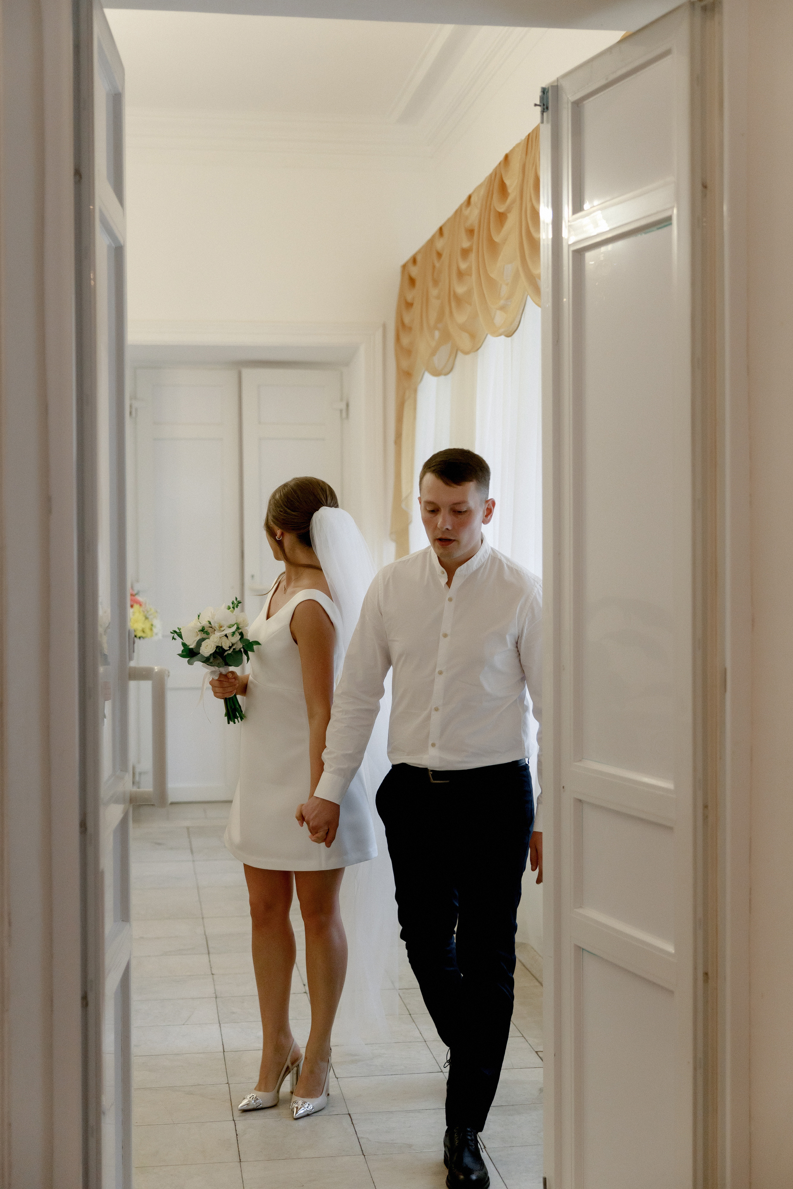 Софья и Андрей. Роспись в Суздале и фотосессия на кабриолете. Свадебный фотограф Аня Милграм