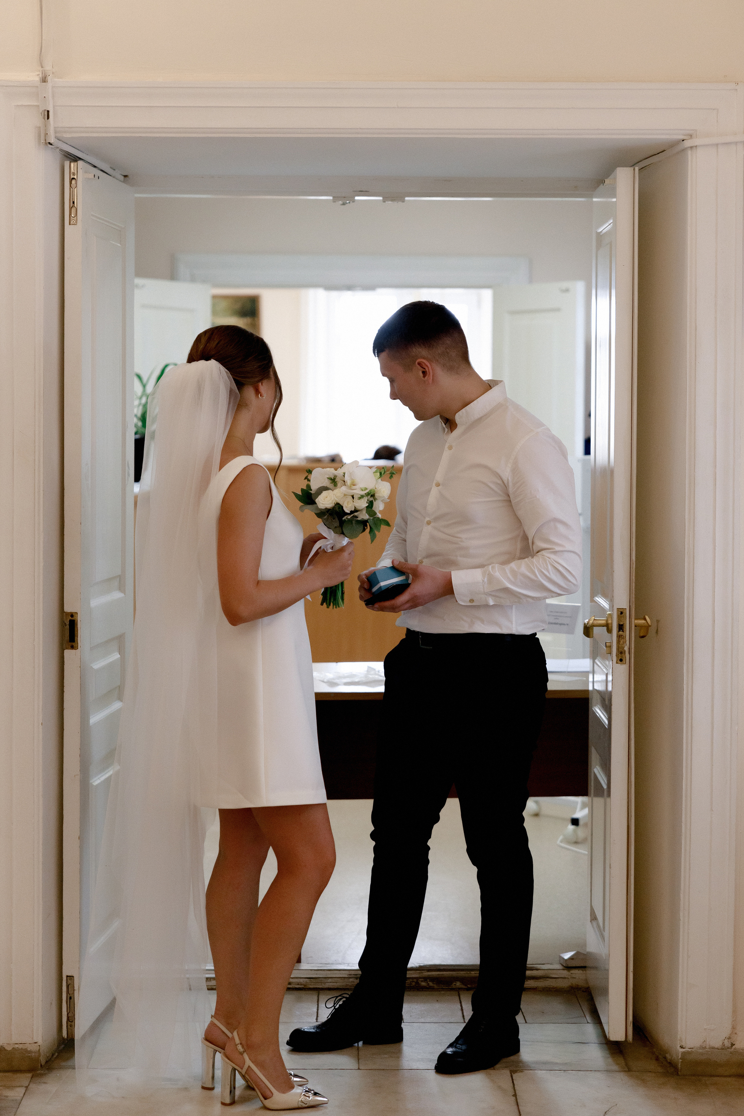 Софья и Андрей. Роспись в Суздале и фотосессия на кабриолете. Свадебный фотограф Аня Милграм