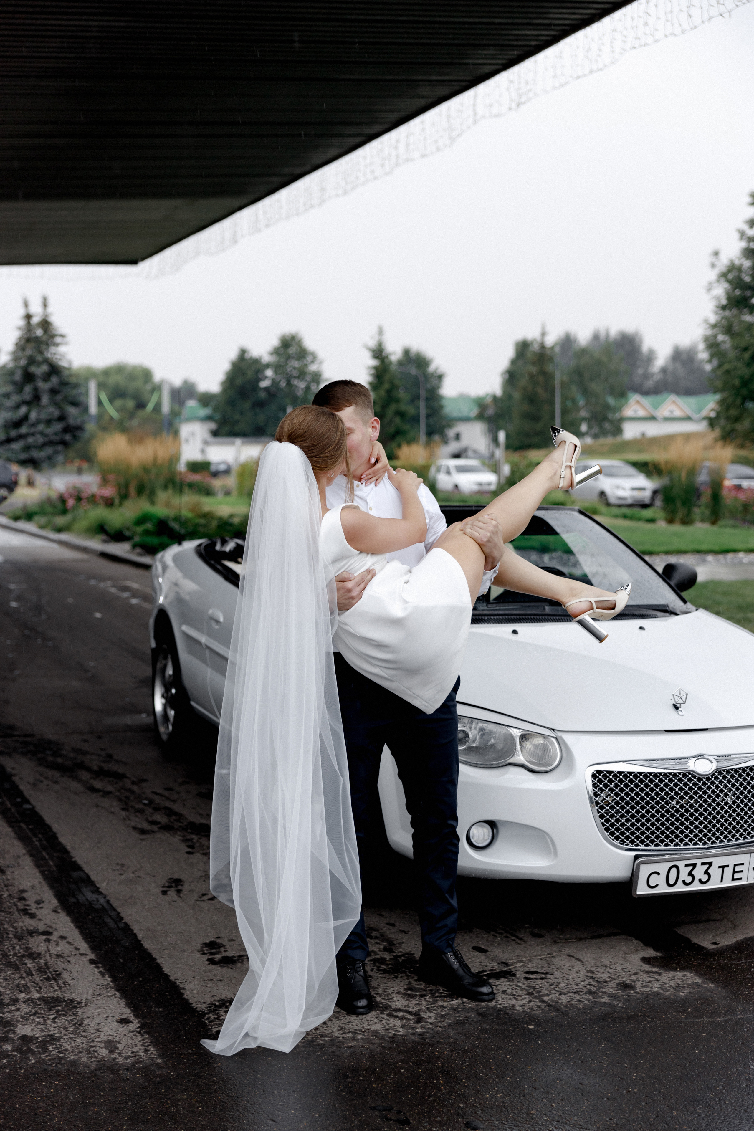 Софья и Андрей. Роспись в Суздале и фотосессия на кабриолете. Свадебный фотограф Аня Милграм