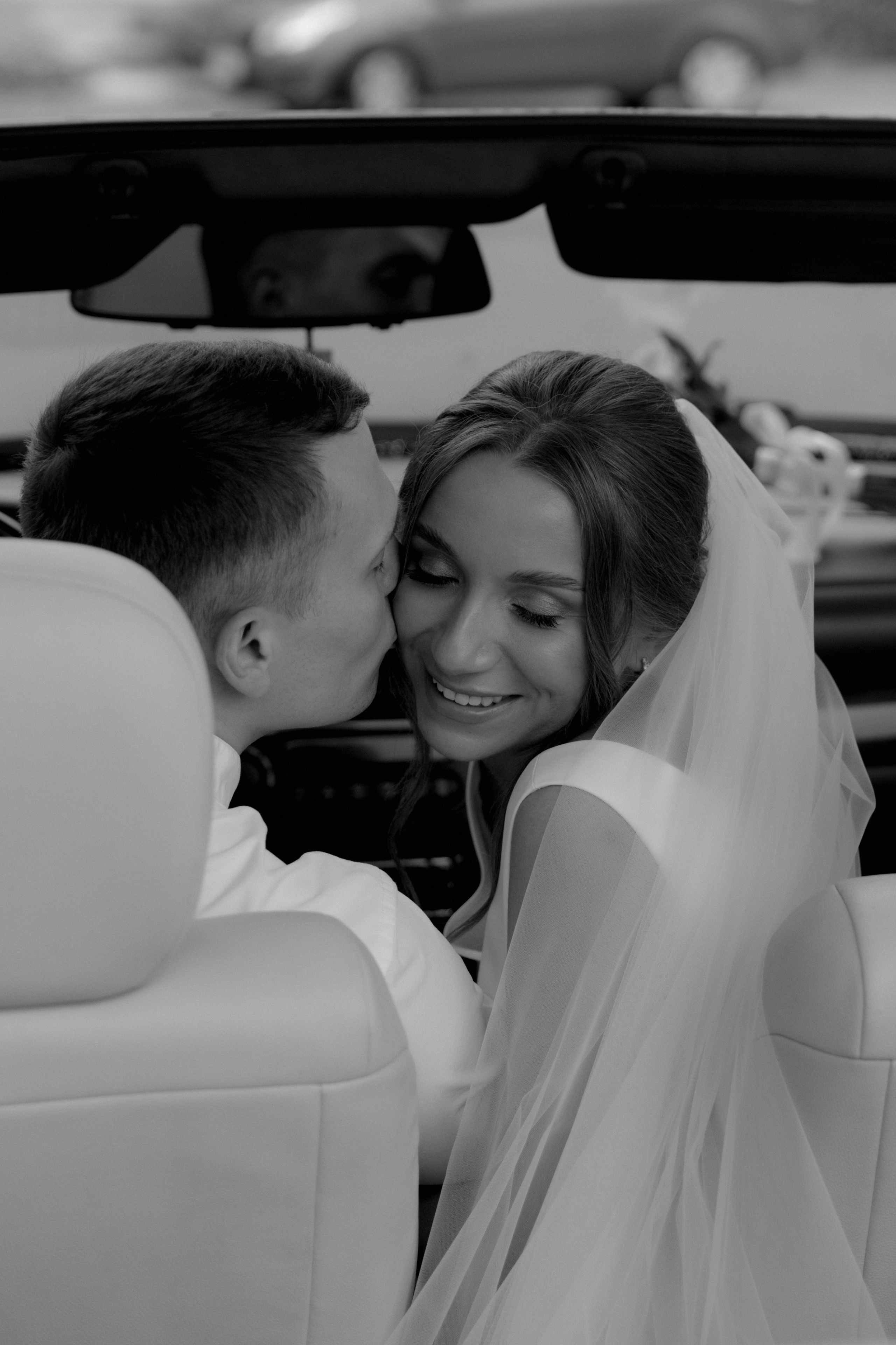 Софья и Андрей. Роспись в Суздале и фотосессия на кабриолете. Свадебный фотограф Аня Милграм