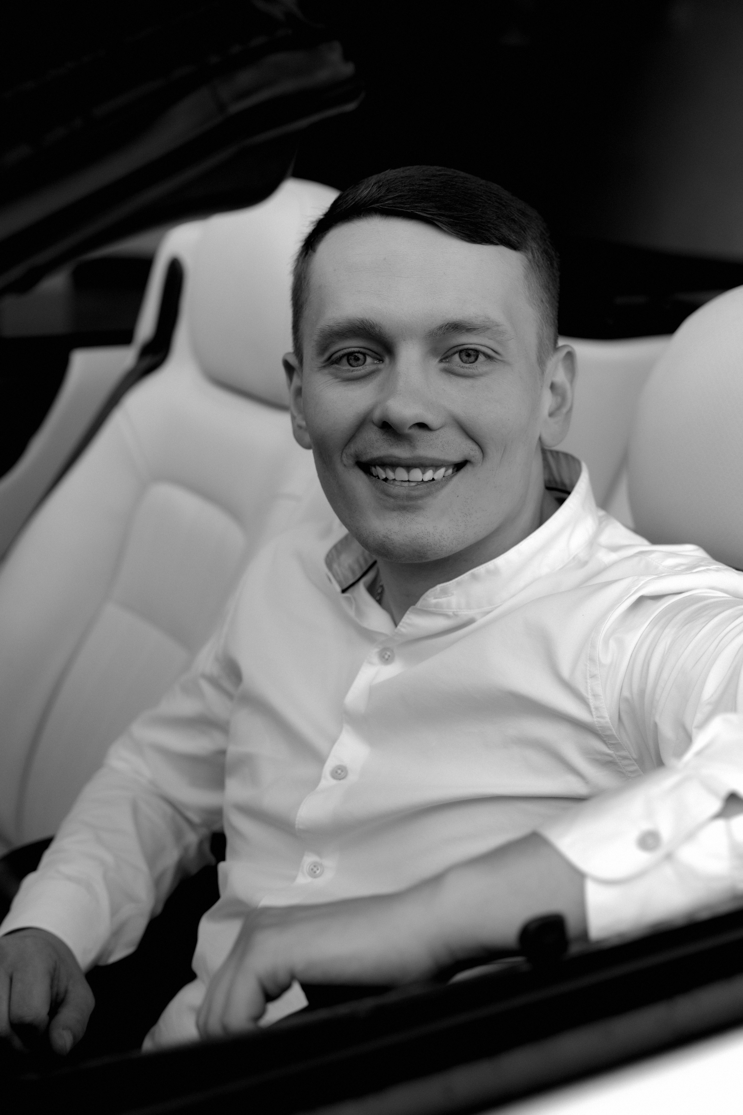 Софья и Андрей. Роспись в Суздале и фотосессия на кабриолете. Свадебный фотограф Аня Милграм