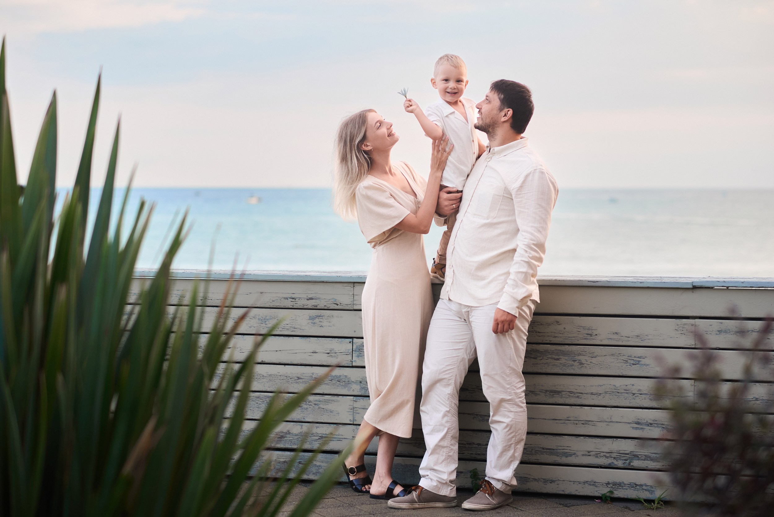 Семейные фотосессии в Сочи, Адлере, Сириусе, Красной поляне от профессионального фотографа. Фотограф для женщин и мужчин, контента для бизнеса в Сочи, Адлере, Красной поляне, Розе Хутор