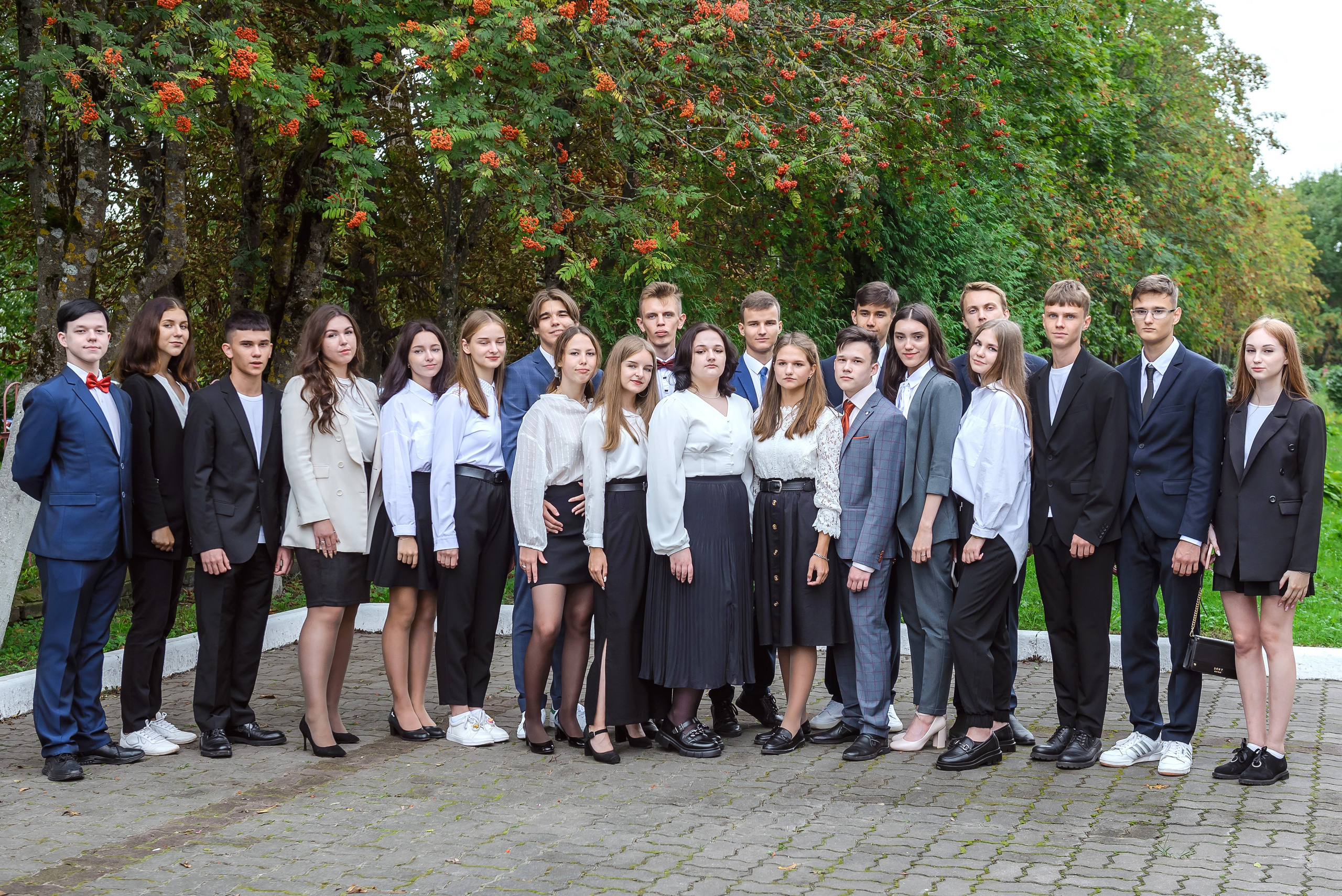 Линейка 11-е классы 2023. Фотограф Галина Лисанова, г. Брянск