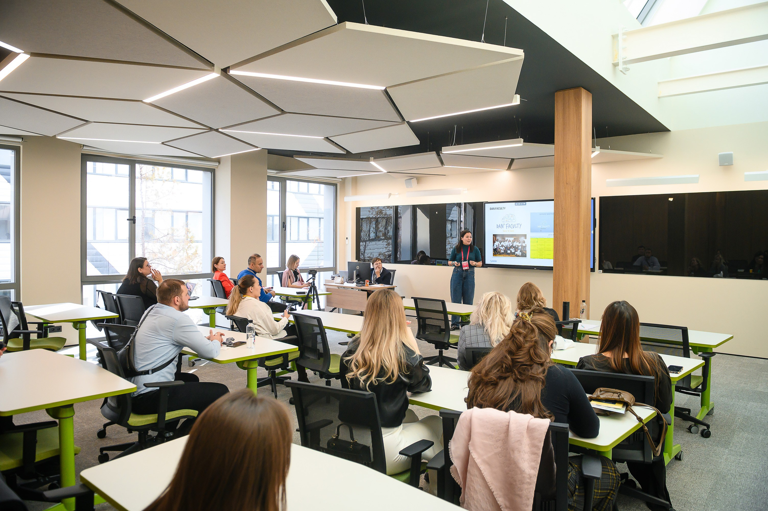 HR Forum 2025. Интерьерный и репортажный фотограф в Алматы