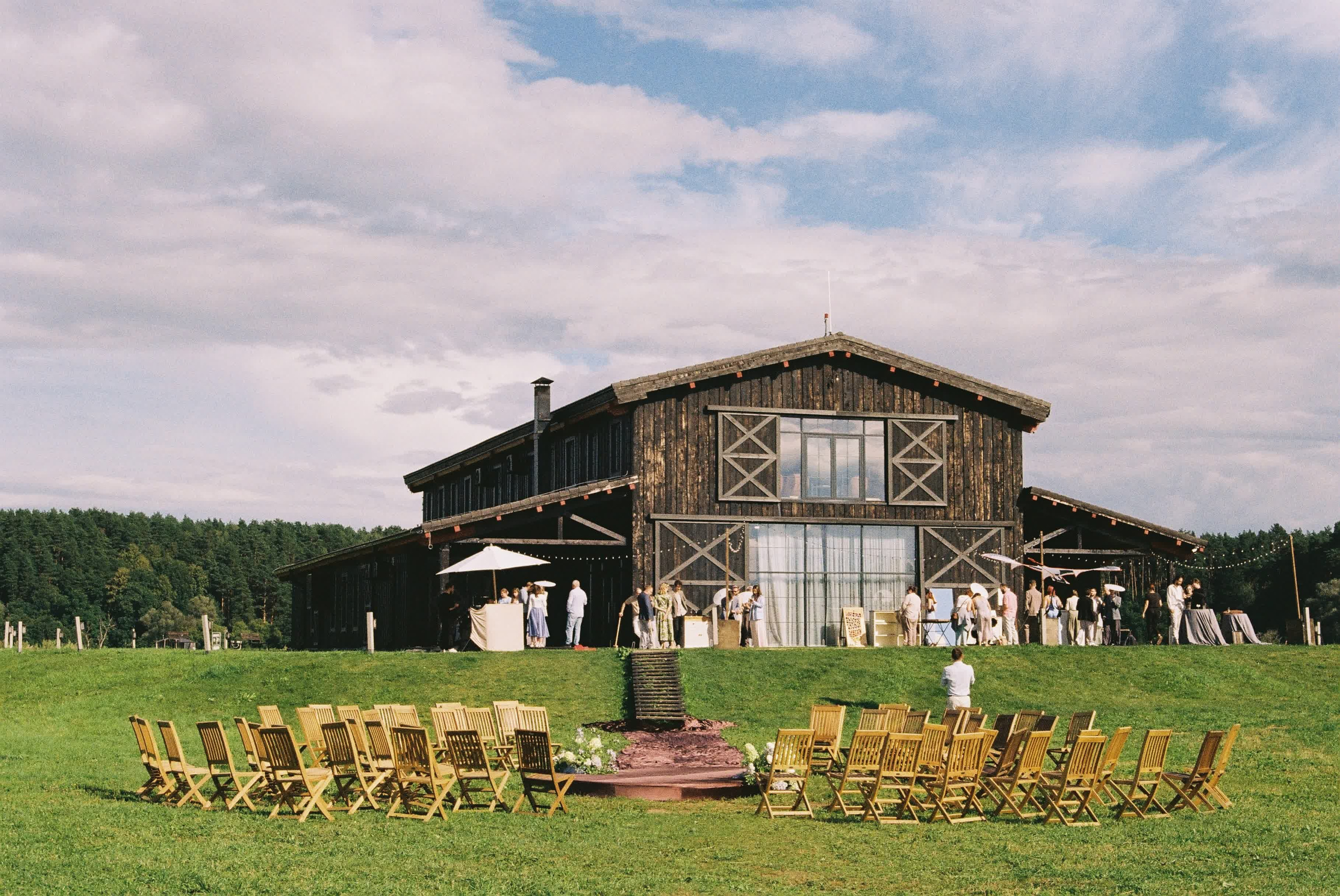 Ведущий Никита Шляндин