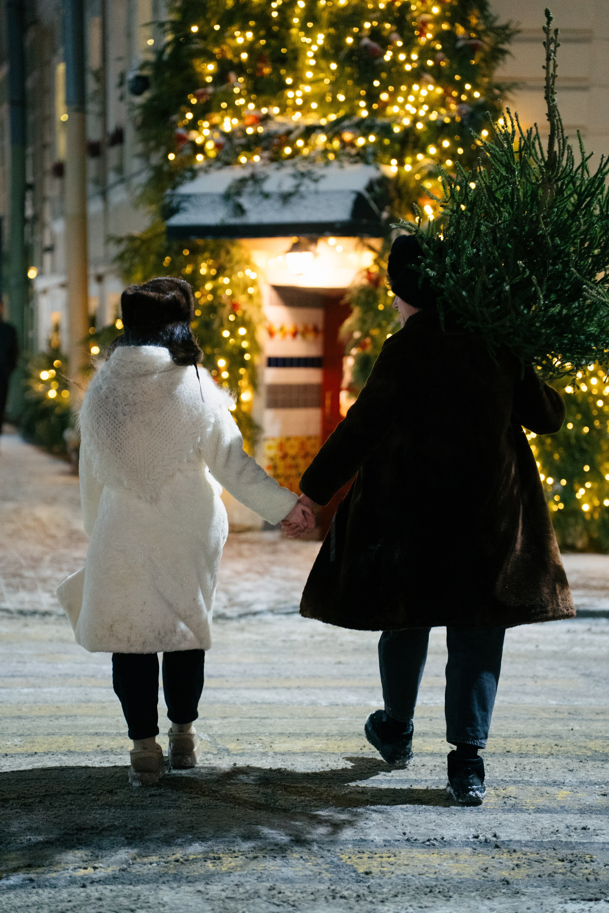 НОВОГОДНЯЯ ПРОГУЛКА ПАРЫ ПО ЧЕРНЫШЕВСКОЙ ПЕРЕД НОВЫМ ГОДОМ. Профессиональный фотограф, Санкт-Петербург — Виктория Богомолова