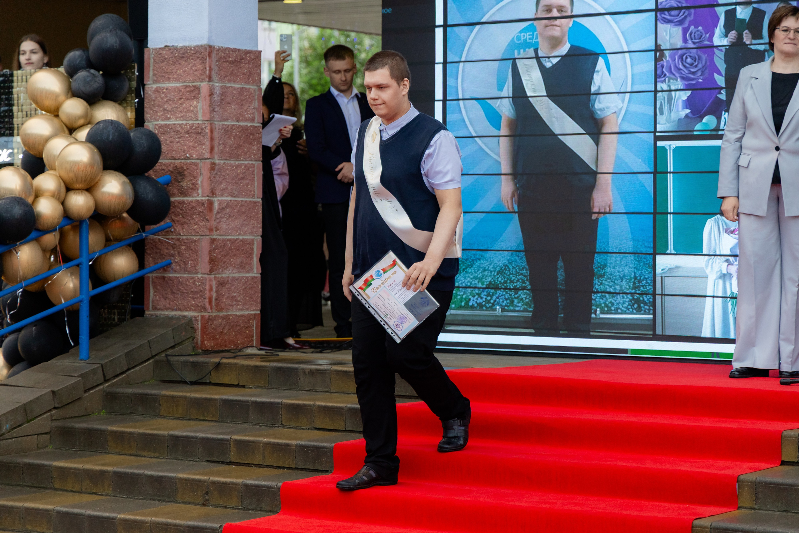 Школьный выпускной 2025 год в Минске, Беларуси. Свадебный фотограф в Минске/Беларуси Сергей Спиридонов