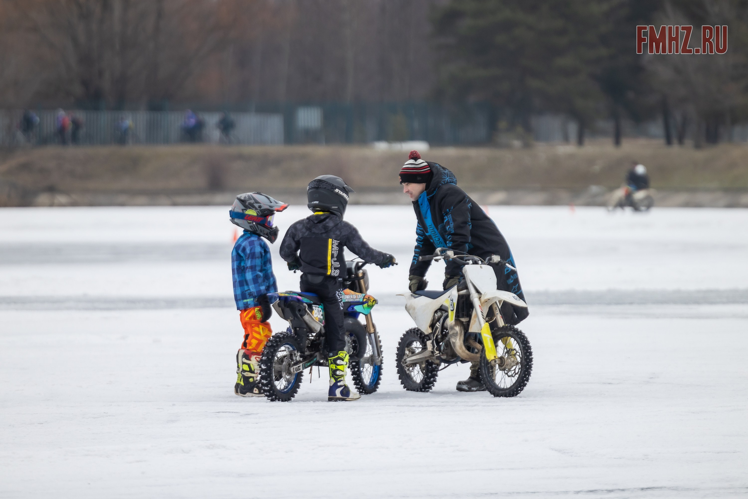 Первый этап Кубка МФР по мотокроссу на льду Большого Крылатского пруда в Москве. 8 февраля 2025 г. Фотограф Владимир Охрименко