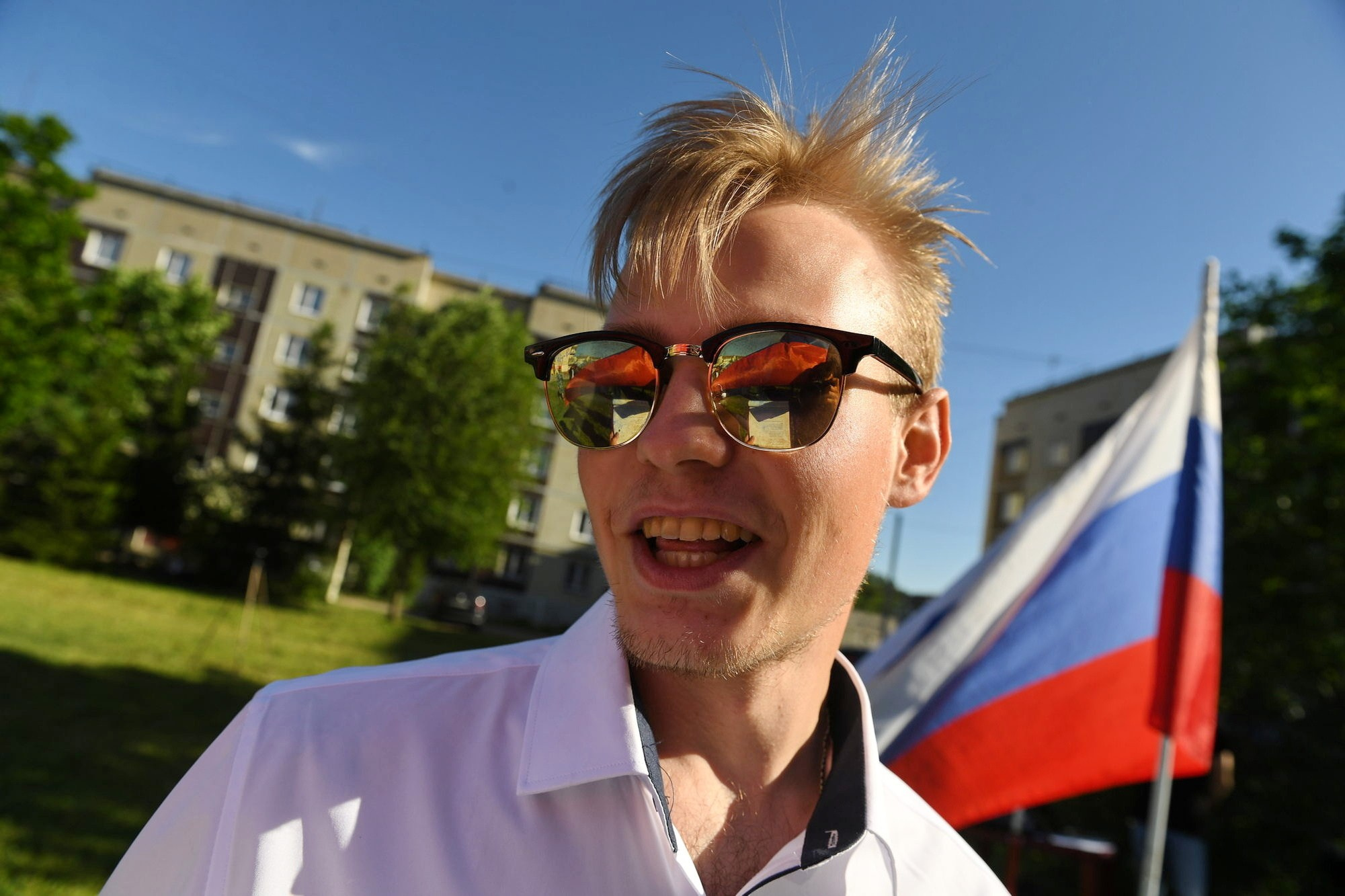 Официоз по плану, жизнь — между кадров: как снять День России и остаться собой. Документальный фотограф Сергей Вдовин