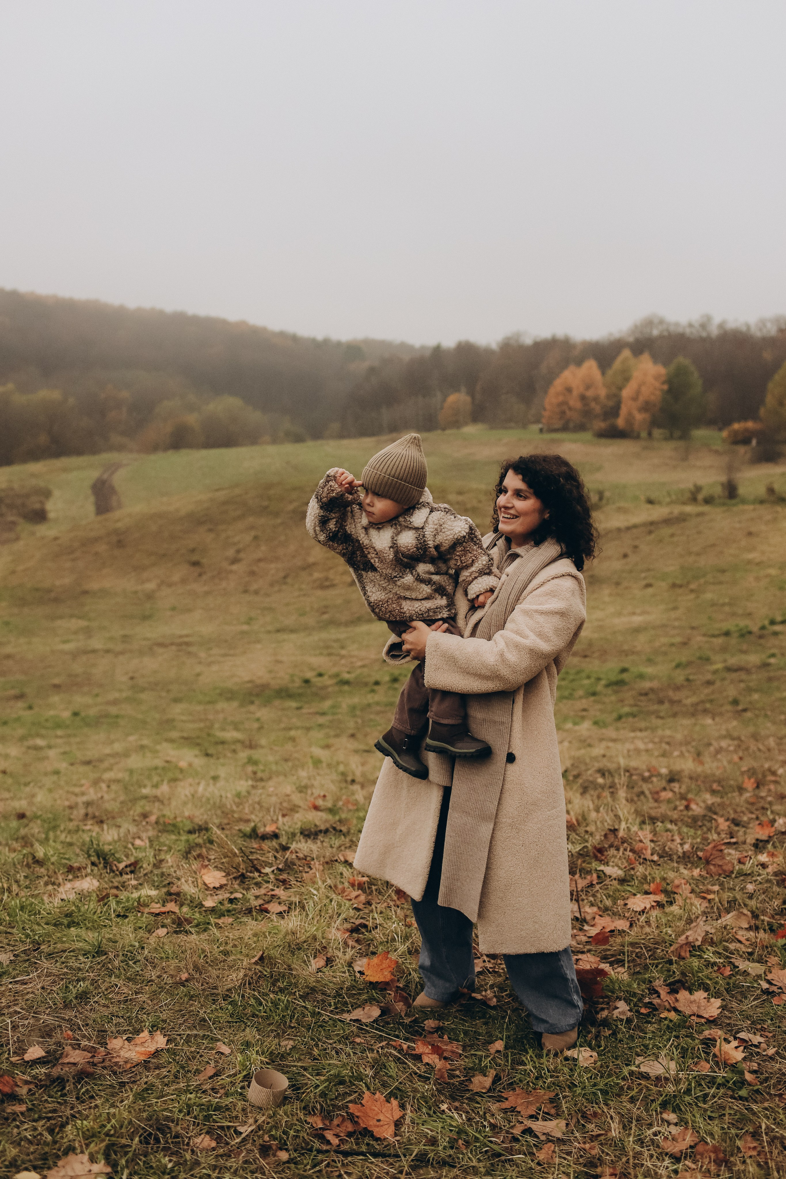 Осенняя прогулка по холмам: Саша, Алёна и Прохор. Свадебный, семейный и детский фотограф в Люберцах Зайцева Анастасия
