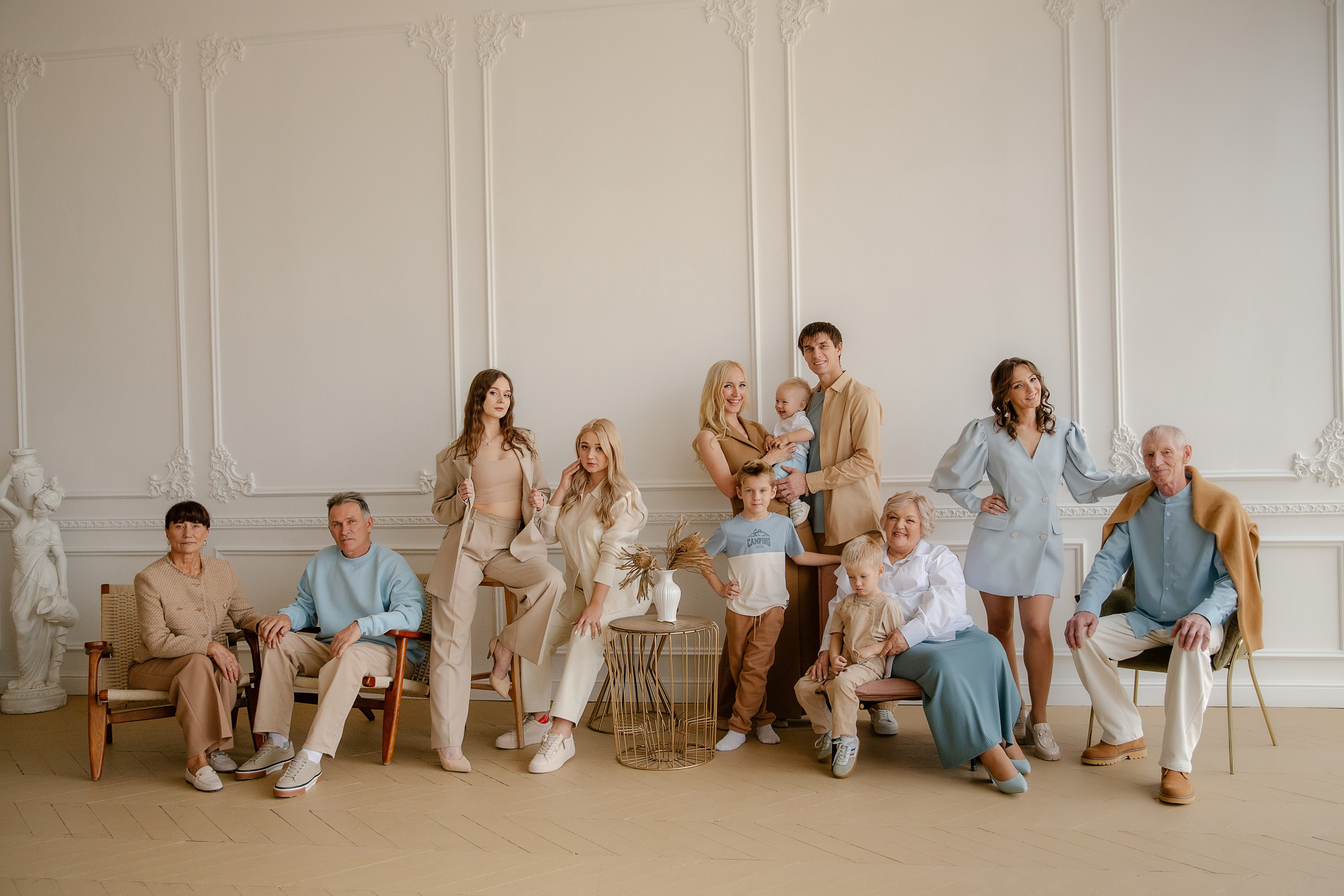 Фотосессия большой семьи в студии