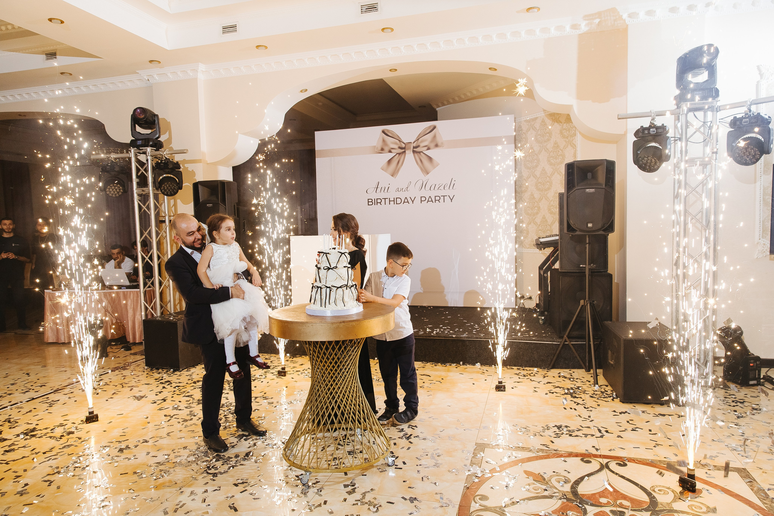 Ани и Назели. 35&5 День рождения, «Янтарь». Фотограф в Красноярске Надежда Воскресенская