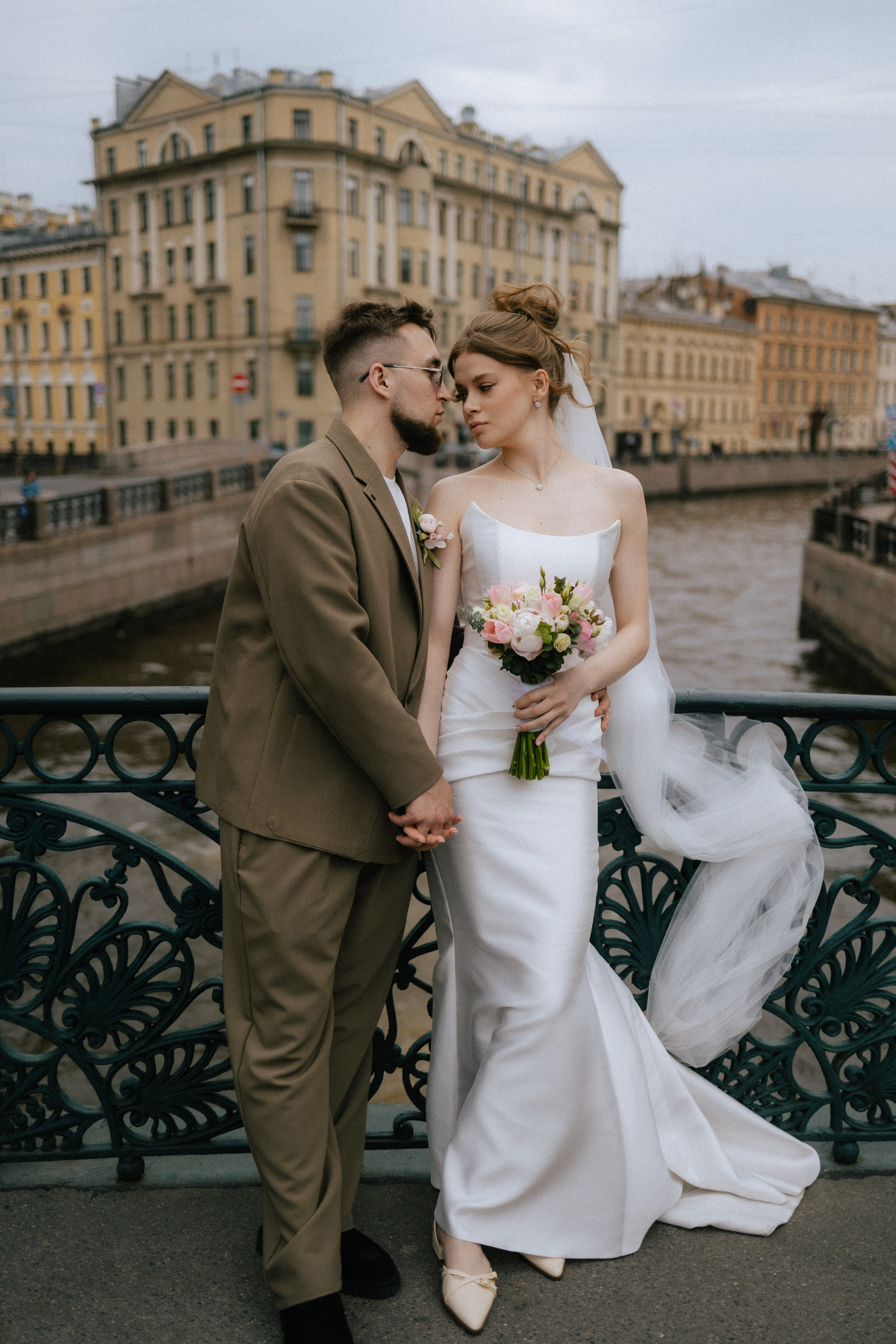 В объятиях города. Свадебный фотограф в Санкт-Петербурге Анастасия Селиванова