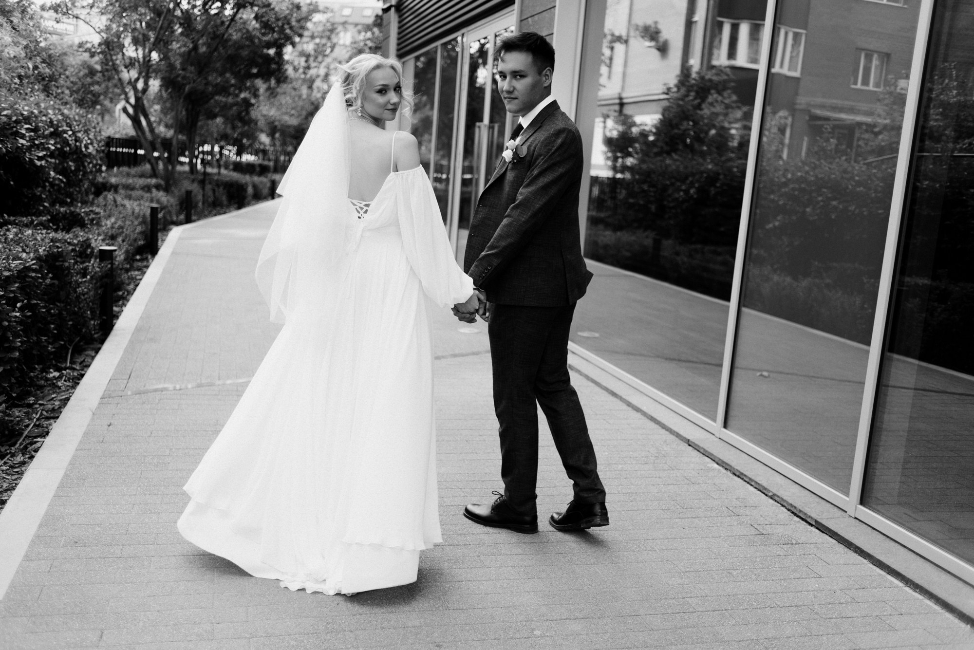 Свадебный фотограф в Тюмени — Фотосессия Тимура и Лизы в городском стиле. Портретный фотограф Тюмень Дарья Мустафина