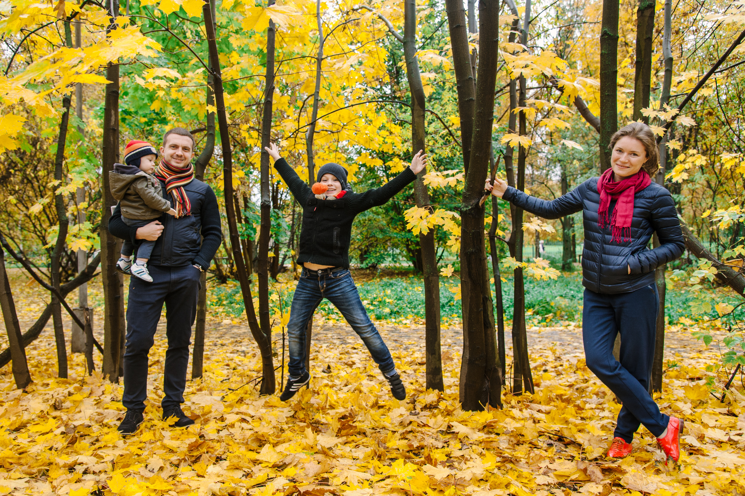 Семейная фотосессия в Москве в парке Шкулева. Семейный фотограф в Москве Елена Снегирева