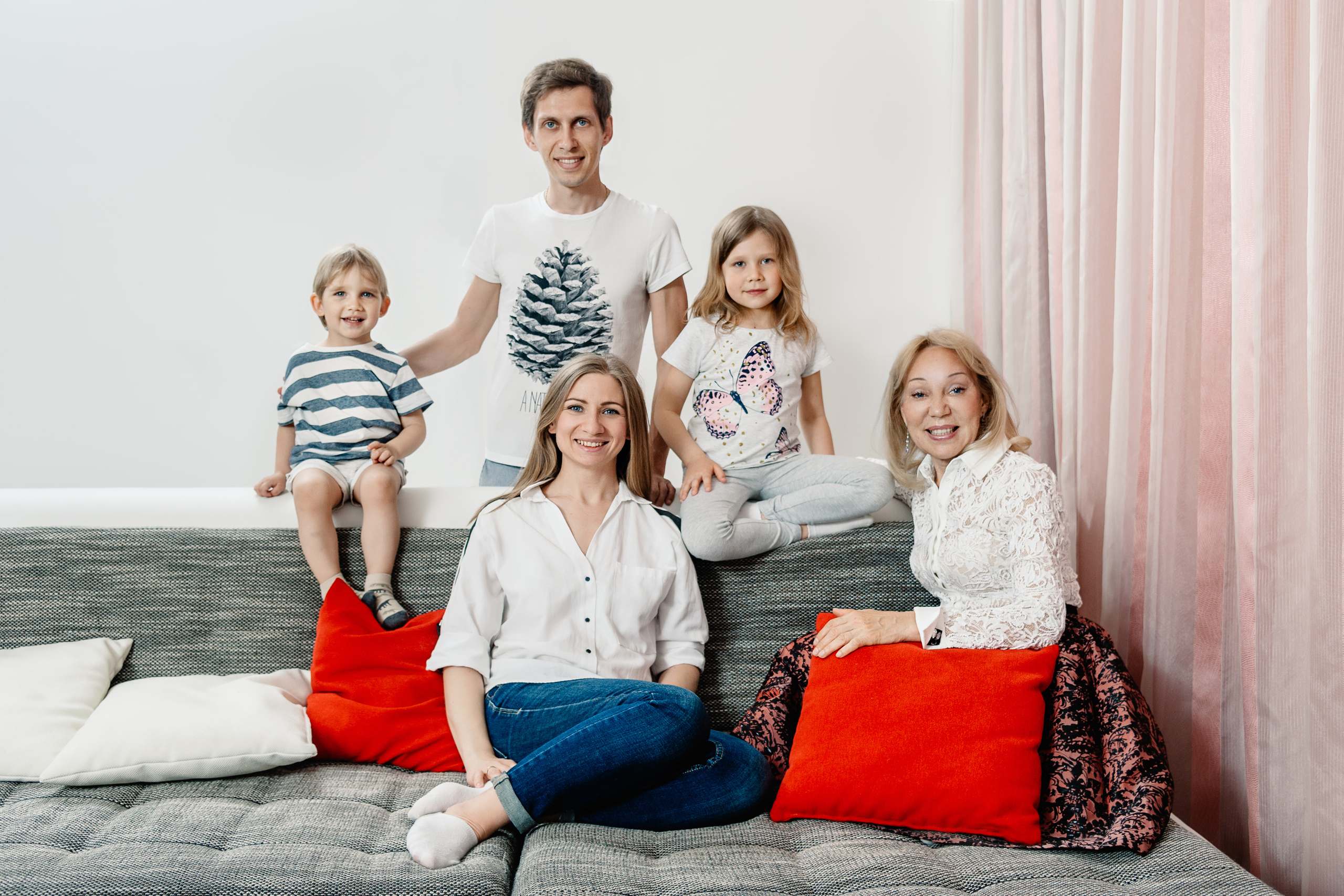 Семейная фотосессия в коттеджном поселке. Семейный фотограф в Москве Елена Снегирева