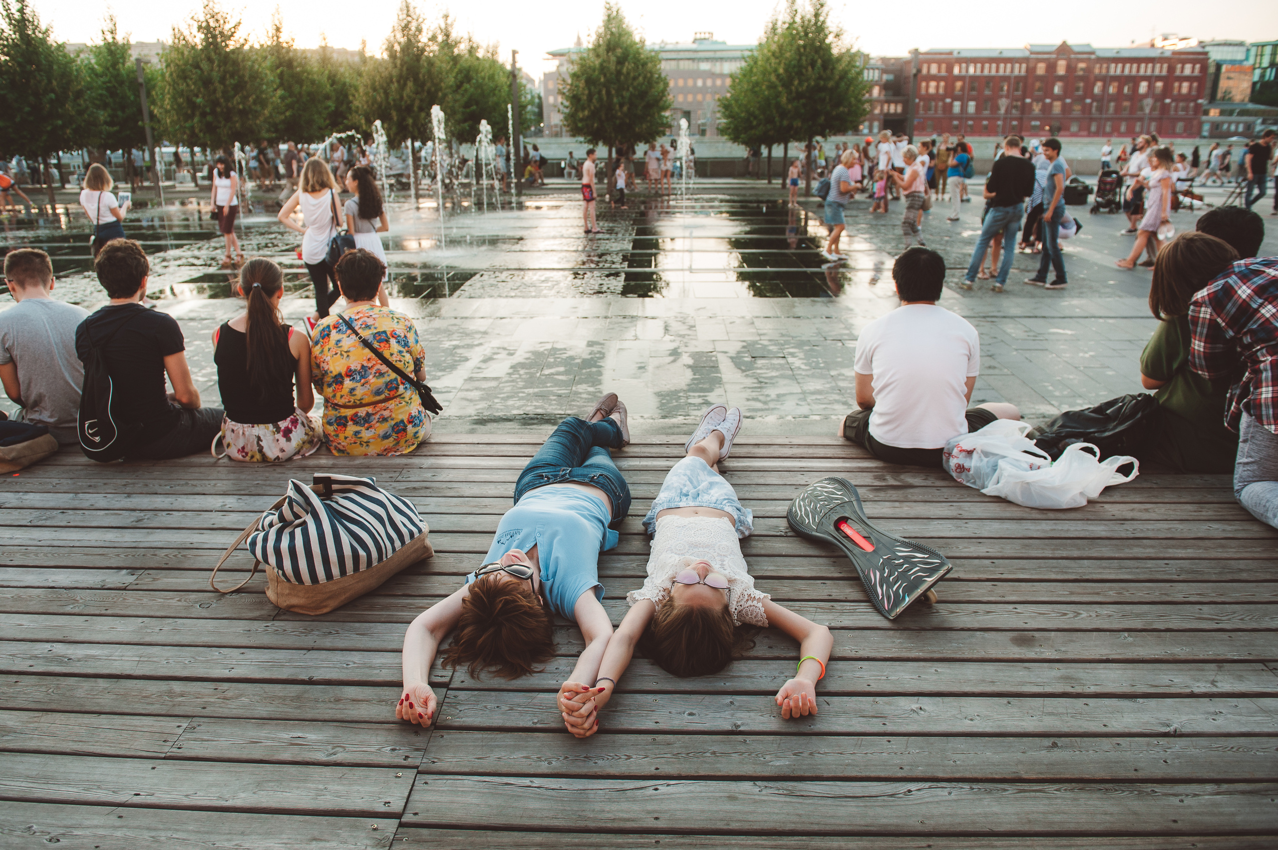 Семейная фотосессия про прогулку в парке Музеон. Семейный фотограф в Москве Елена Снегирева