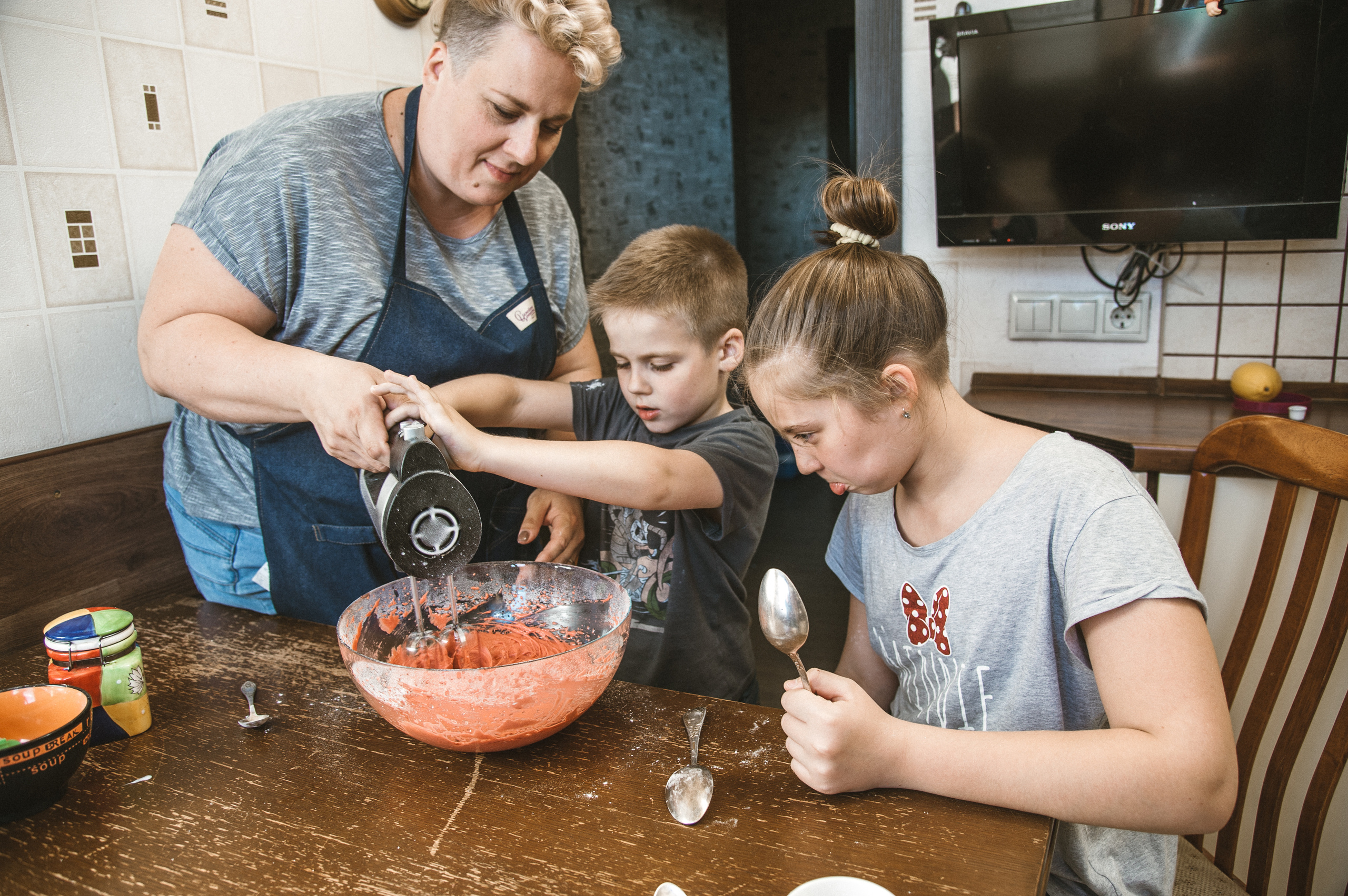 Семейная фотосессия с котом и маффинами. Семейный фотограф в Москве Елена Снегирева