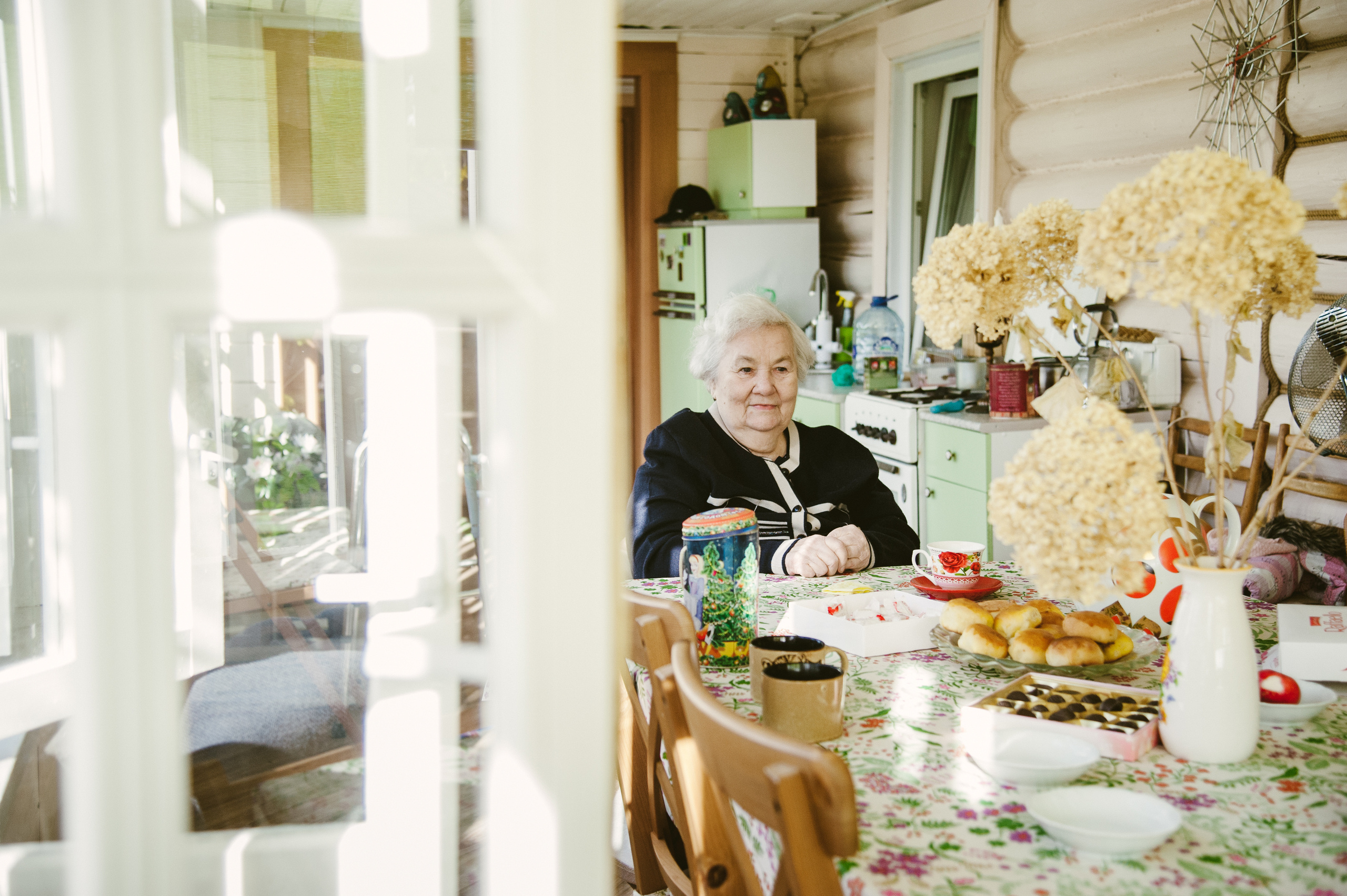 Семейная фотосессия за городом на даче. Семейный фотограф в Москве Елена Снегирева