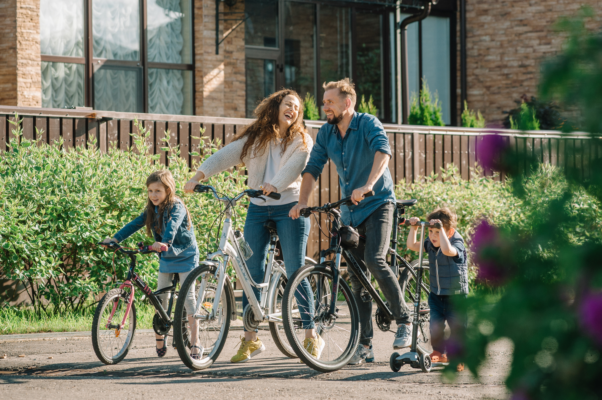 Семейная фотосессия в Истре в загородном доме. Семейный фотограф в Москве Елена Снегирева