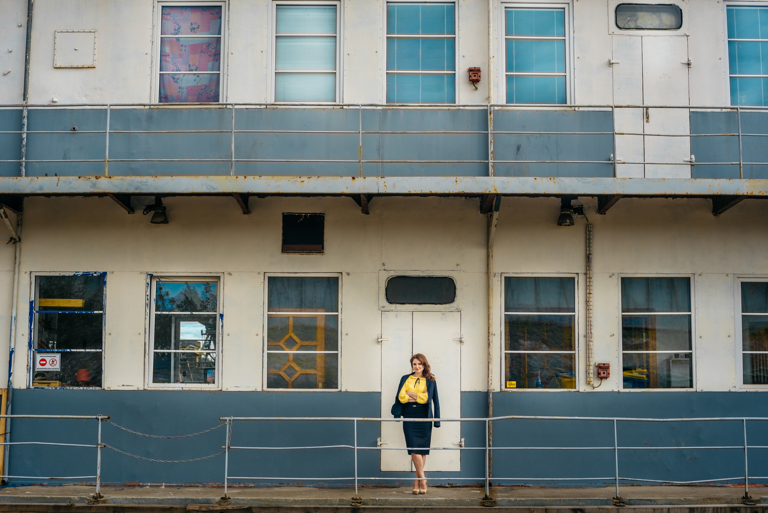 Портретная фотосессия девушки в порту от фотографа Елена Снегирева