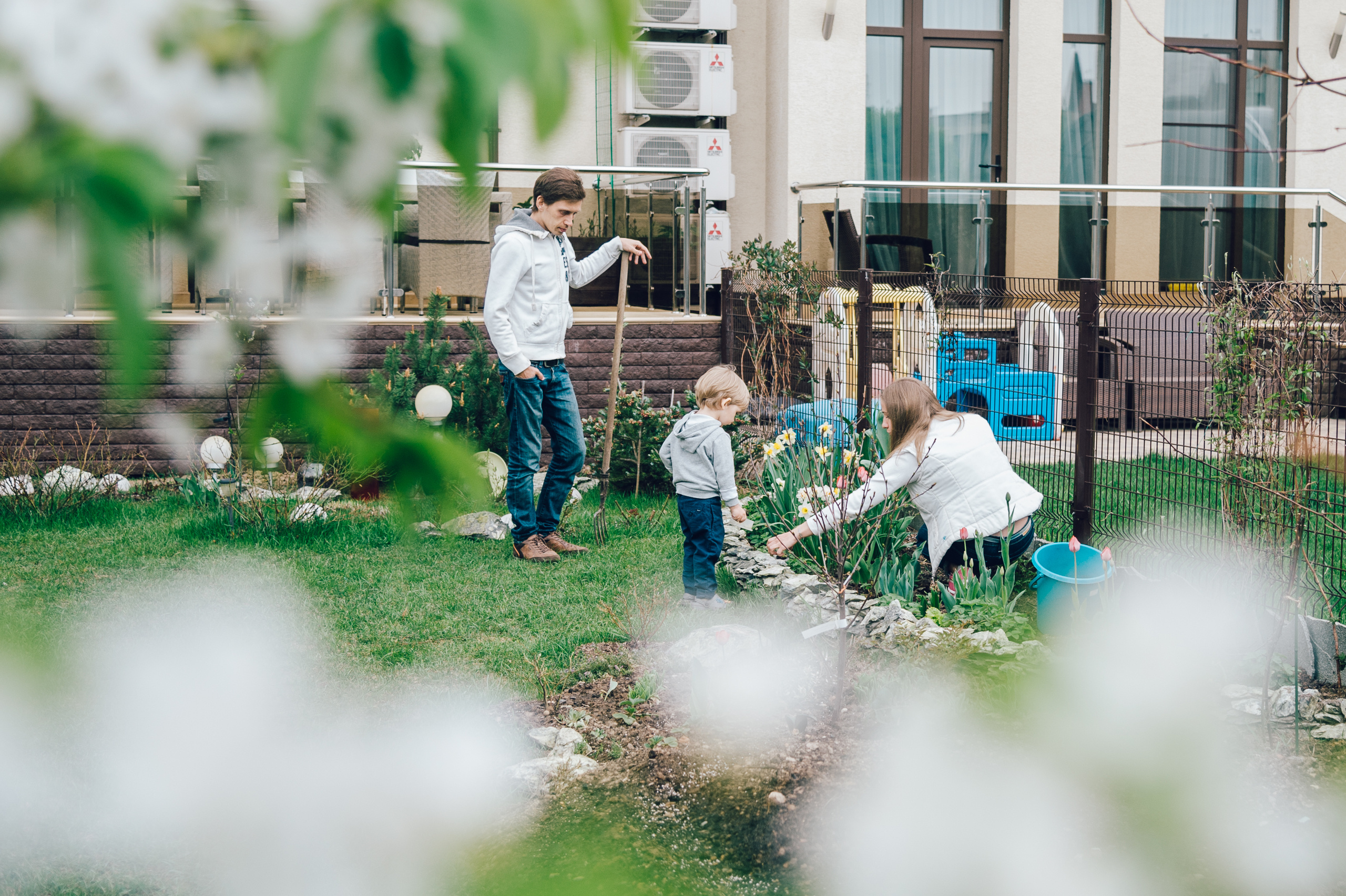 Семейная фотосессия в коттеджном поселке. Семейный фотограф в Москве Елена Снегирева