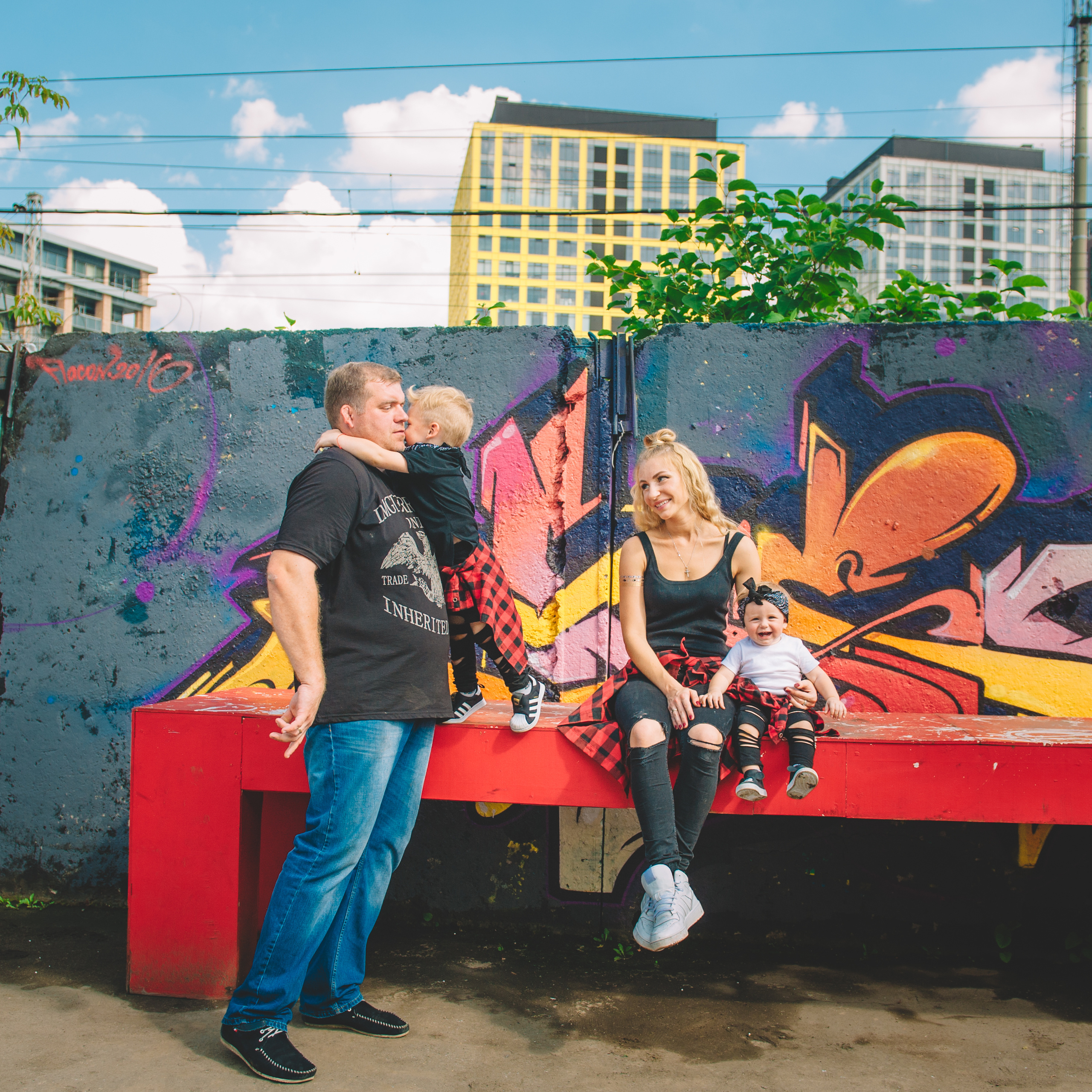 Семейная фотосессия на дизайн-заводе Флакон. Семейный фотограф в Москве Елена Снегирева