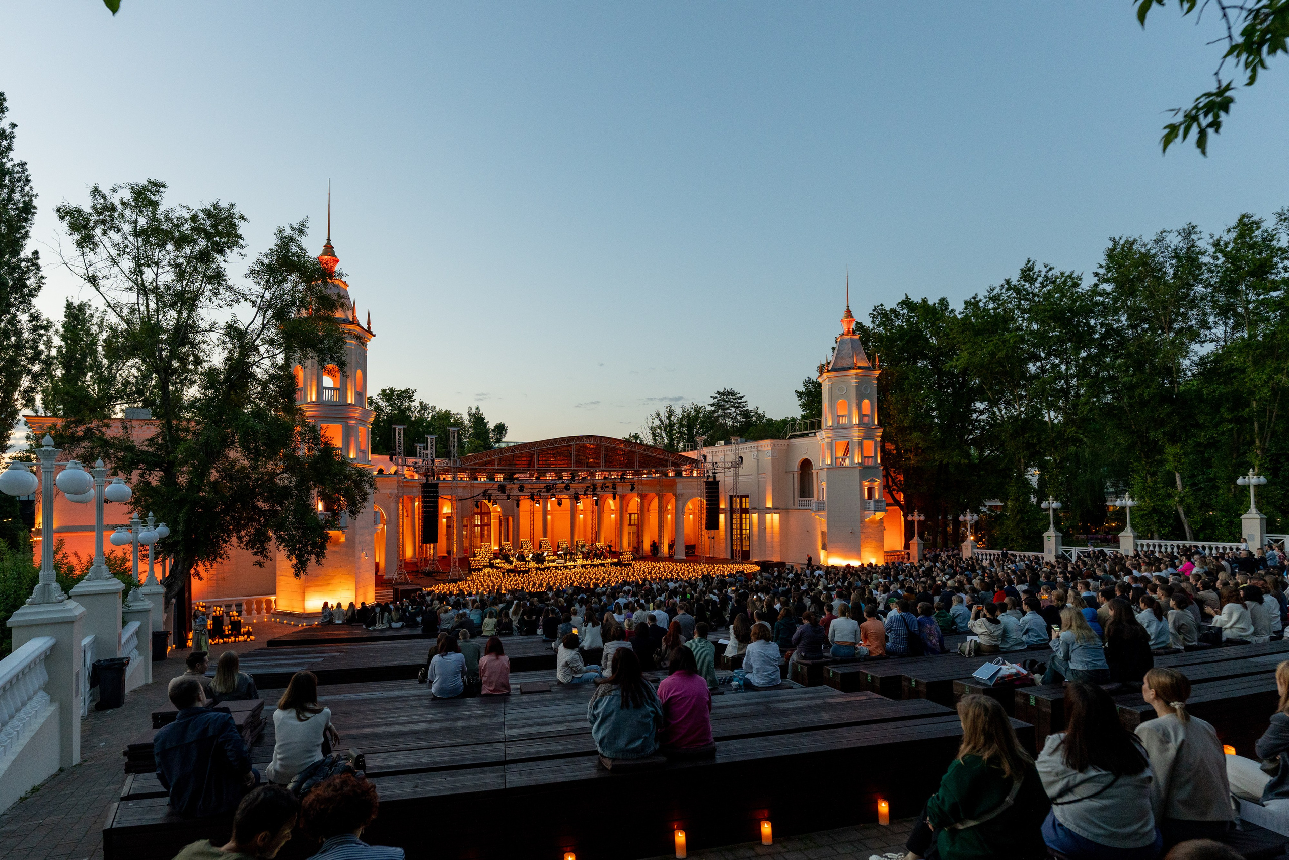 Симфонический оркестр Lumisfera при свечах. Фотограф Никита Комаров