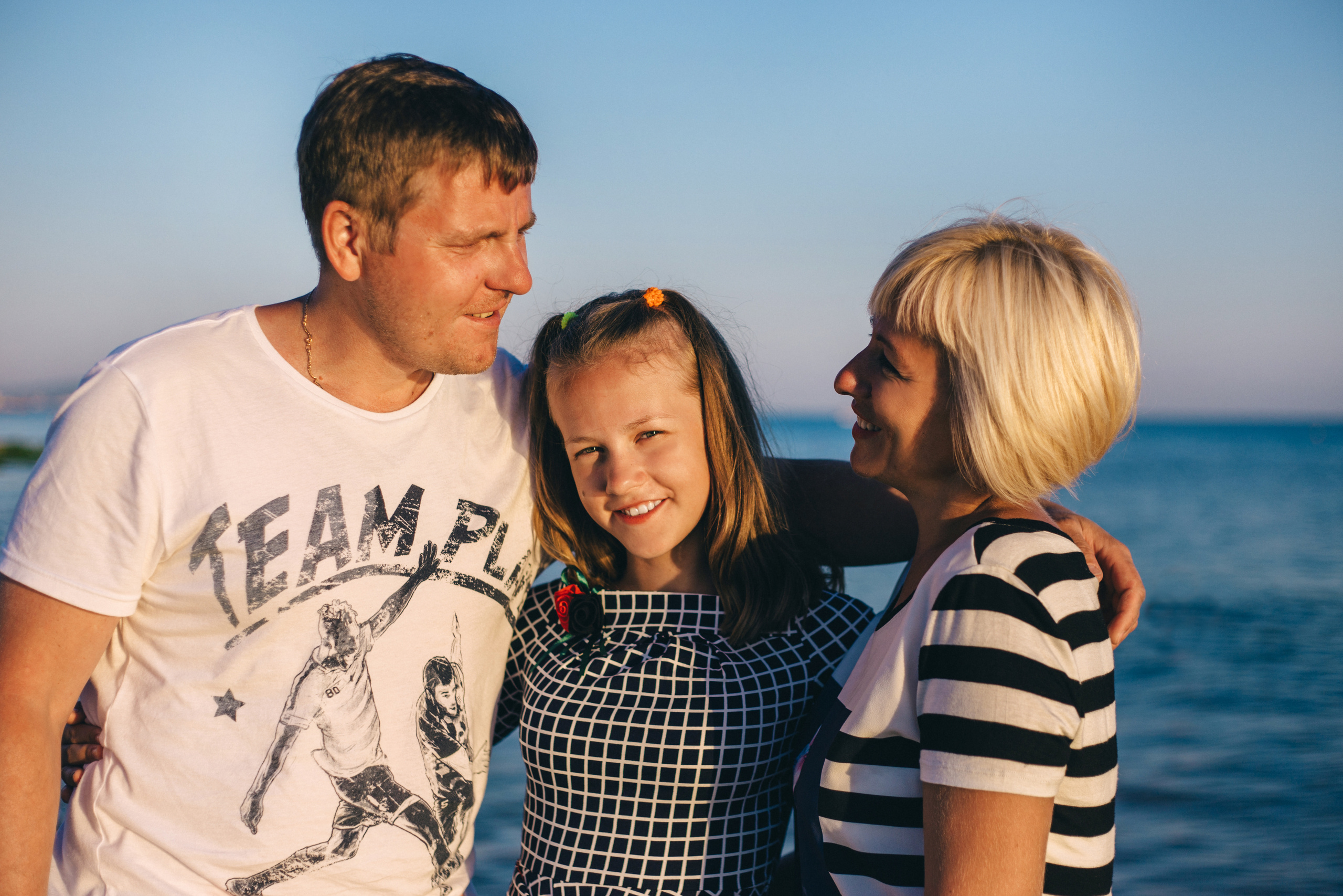 Вечерняя прогулка вдоль берега моря. Семейный фотограф, свадебный фотограф, детский фотограф в Краснодаре А