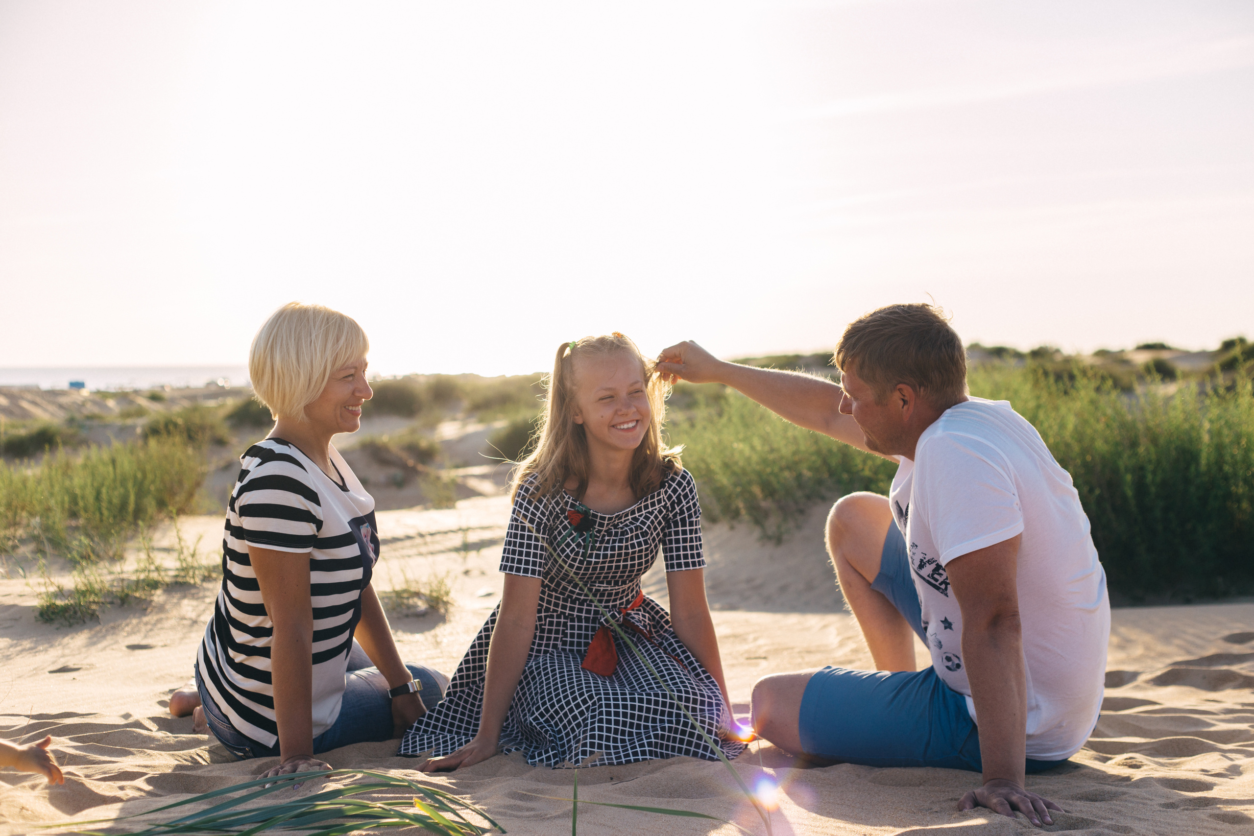 Вечерняя прогулка вдоль берега моря. Семейный фотограф, свадебный фотограф, детский фотограф в Краснодаре А