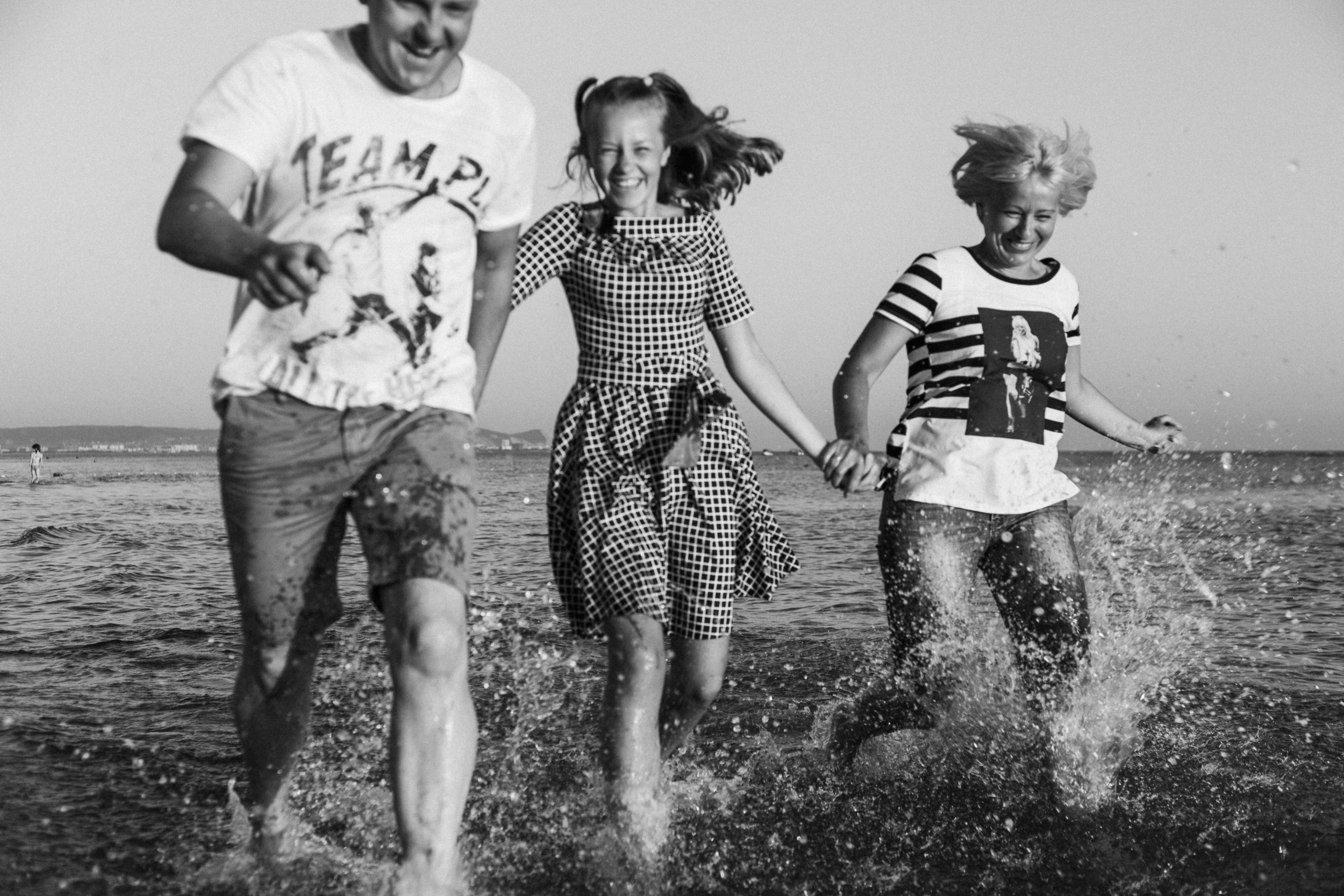 Вечерняя прогулка вдоль берега моря. Семейный фотограф, свадебный фотограф, детский фотограф в Краснодаре А